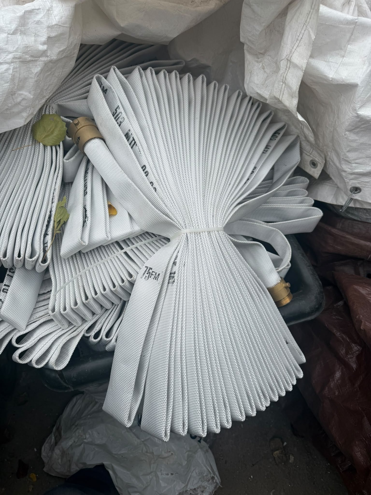 Boyau d'incendie Polyflex 1.5" x 75' Neuf avec Raccords en Laiton – Jamais utilisé