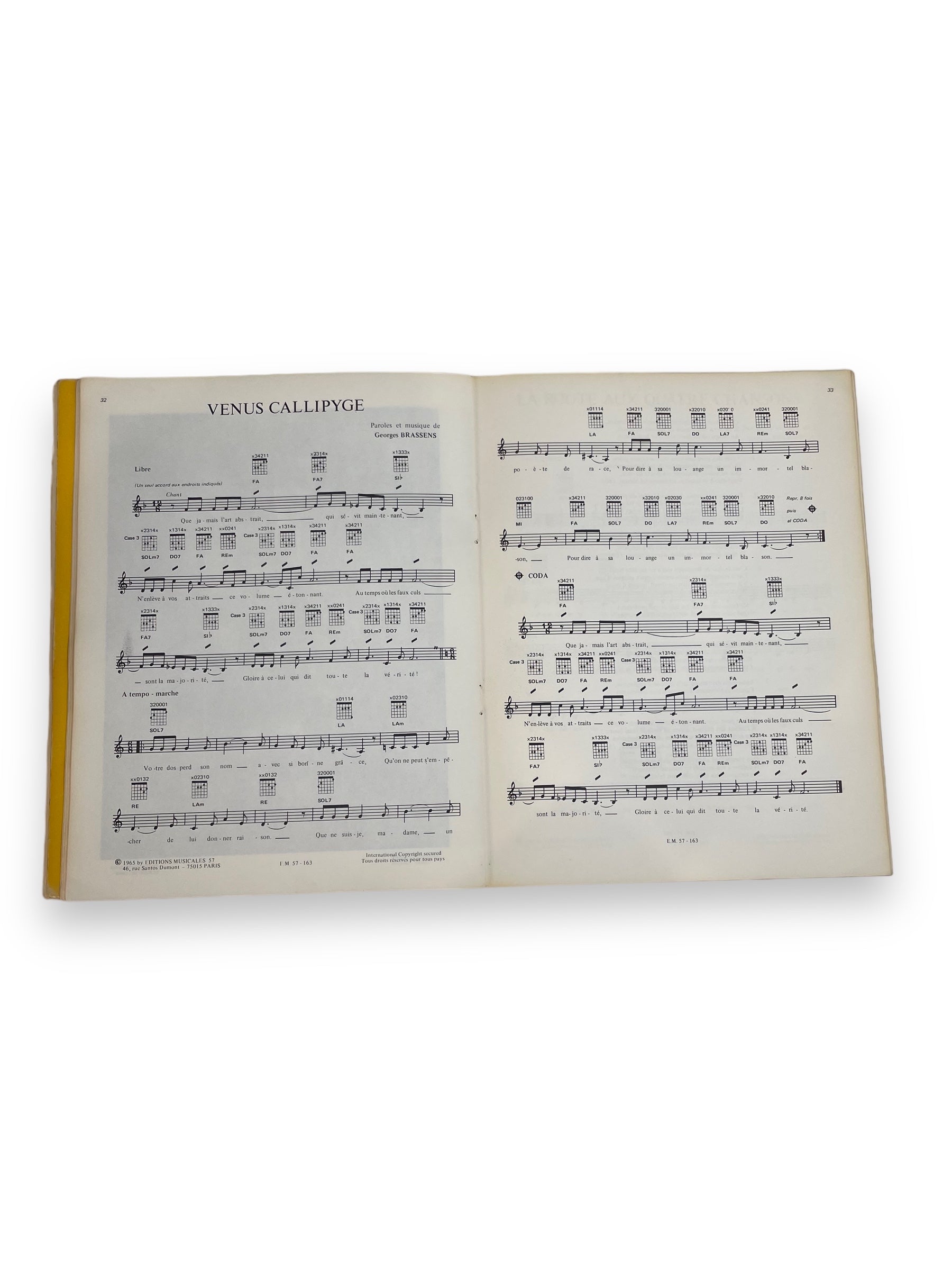  Lot de deux recueils de partitions musicales de Georges Brassens