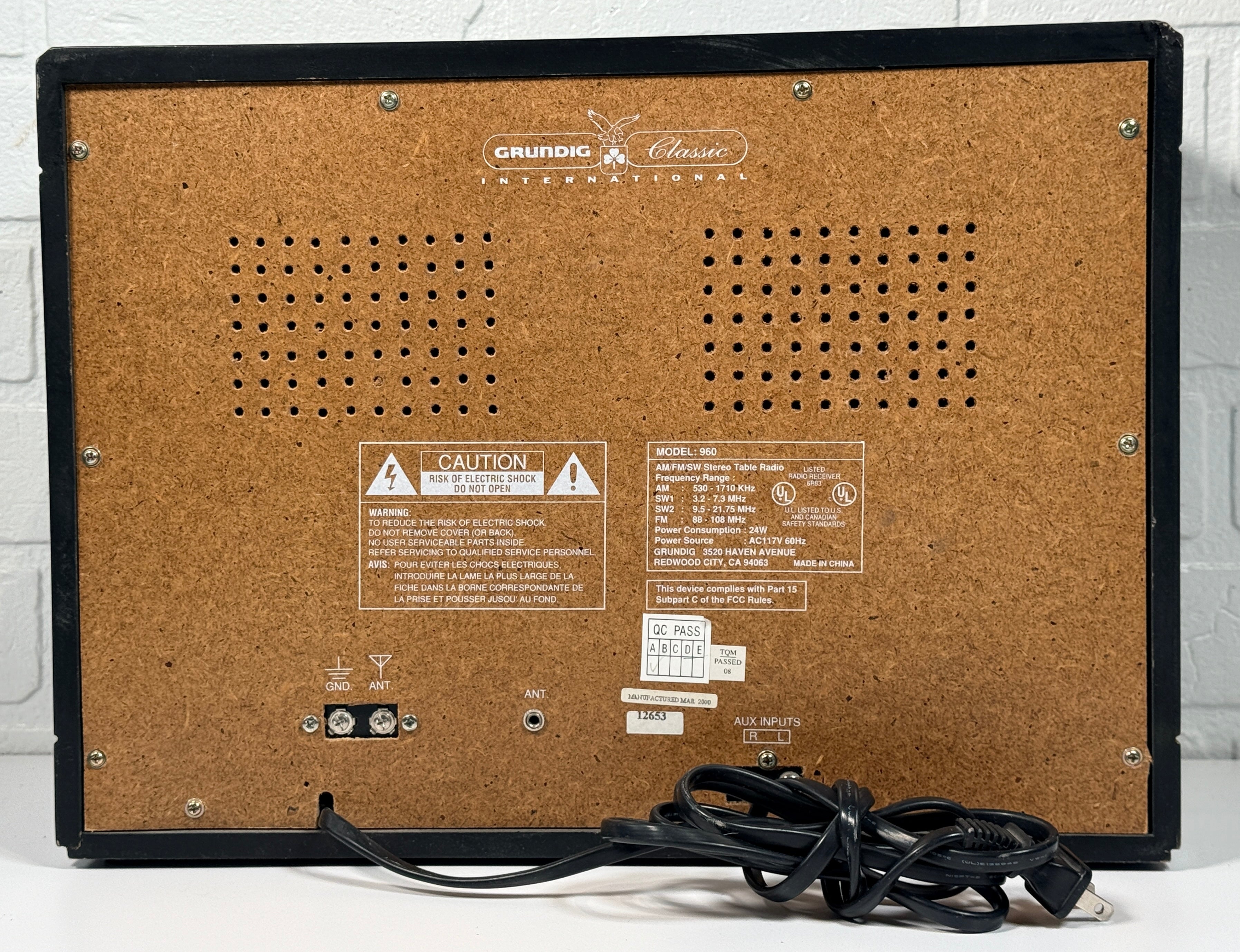 Vintage Grundig Classic, 960 Retro AM/FM, Shortwave Radio, 2000.