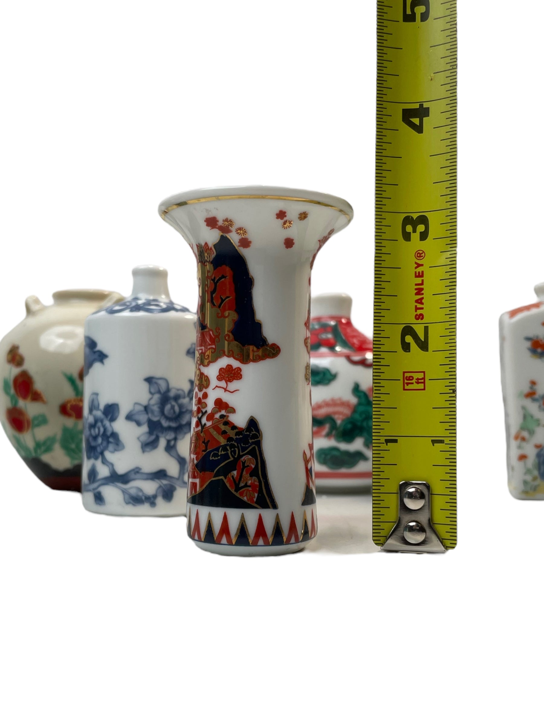 Ensemble exquis de 11 Miniatures Vases en Porcelaine Japonaise Vintage