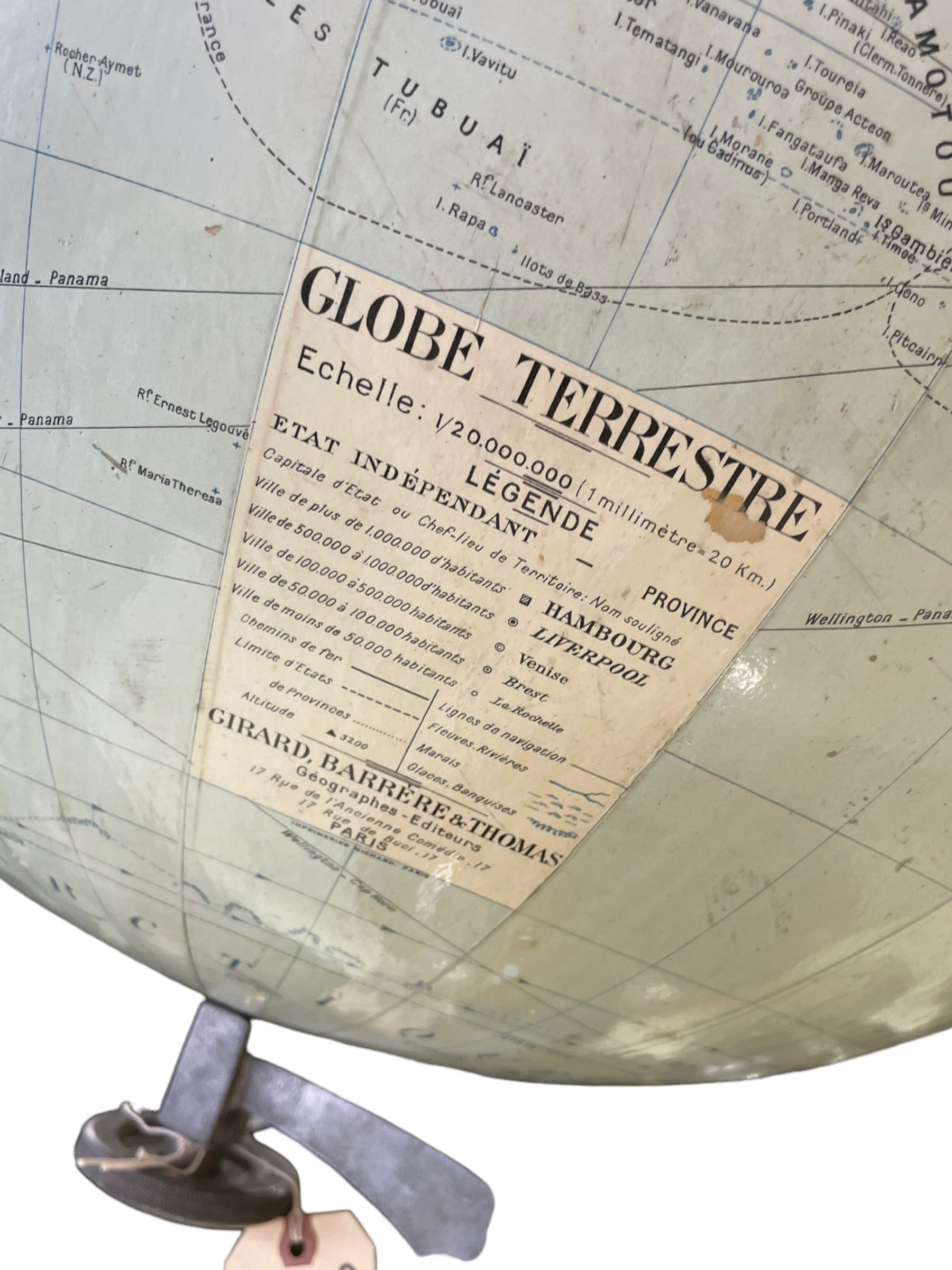 Grand globe terrestre Girard Barrere et Thomas de Paris, en France