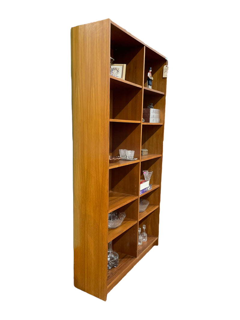 Vintage Mid Century Modern Bookshelf - Made in Denmark de