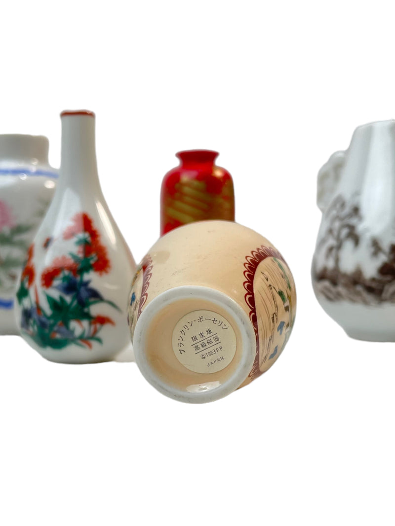 Ensemble exquis de 12 Miniatures Vases en Porcelaine Japonaise Vintage