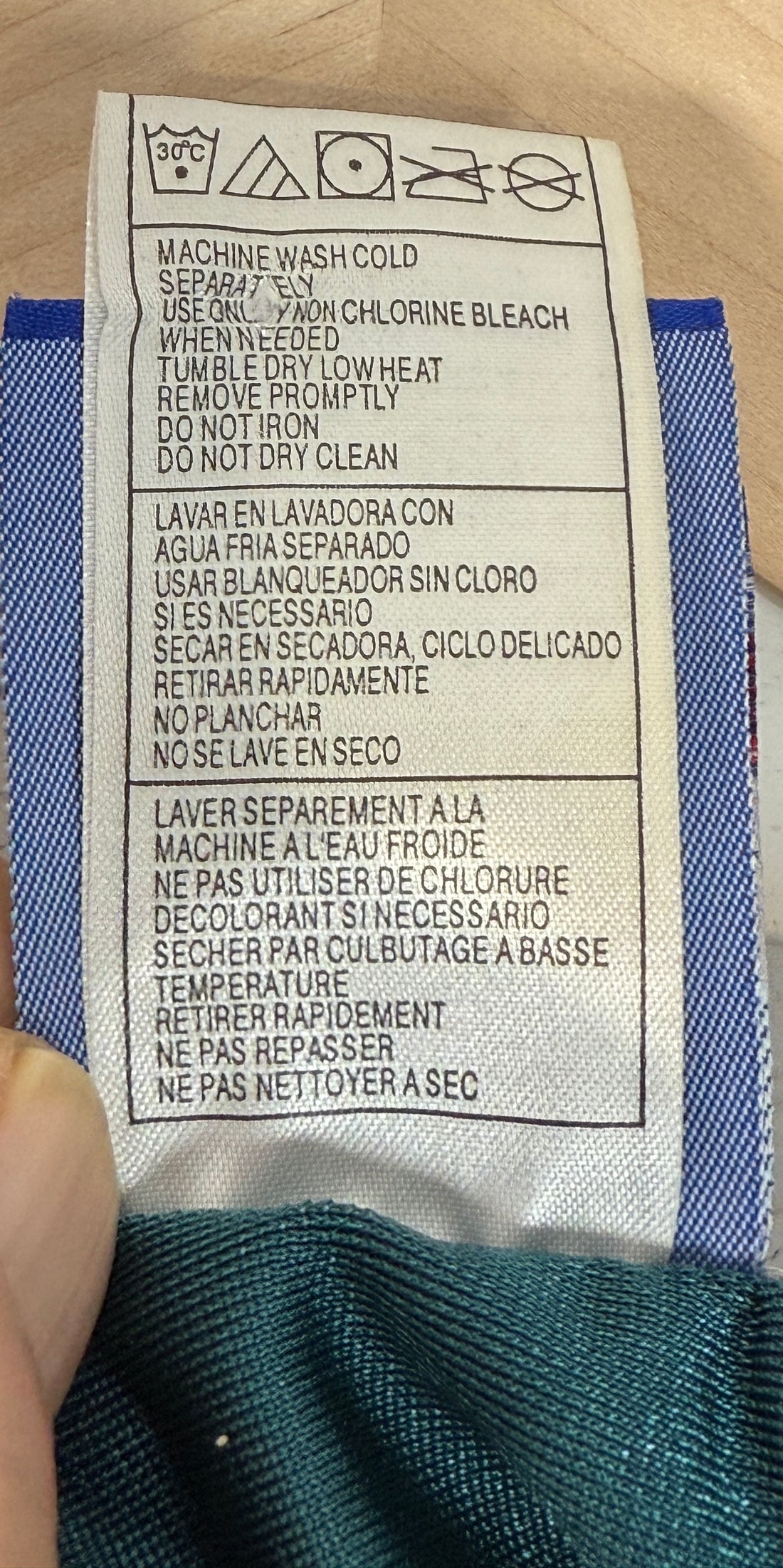 Vintage Reebok Philadelphia Eagles Donovan McNabb #5 jersey in XL. Clean condition and authentic NFL fan gear. Ships from Montreal. Great collectible.