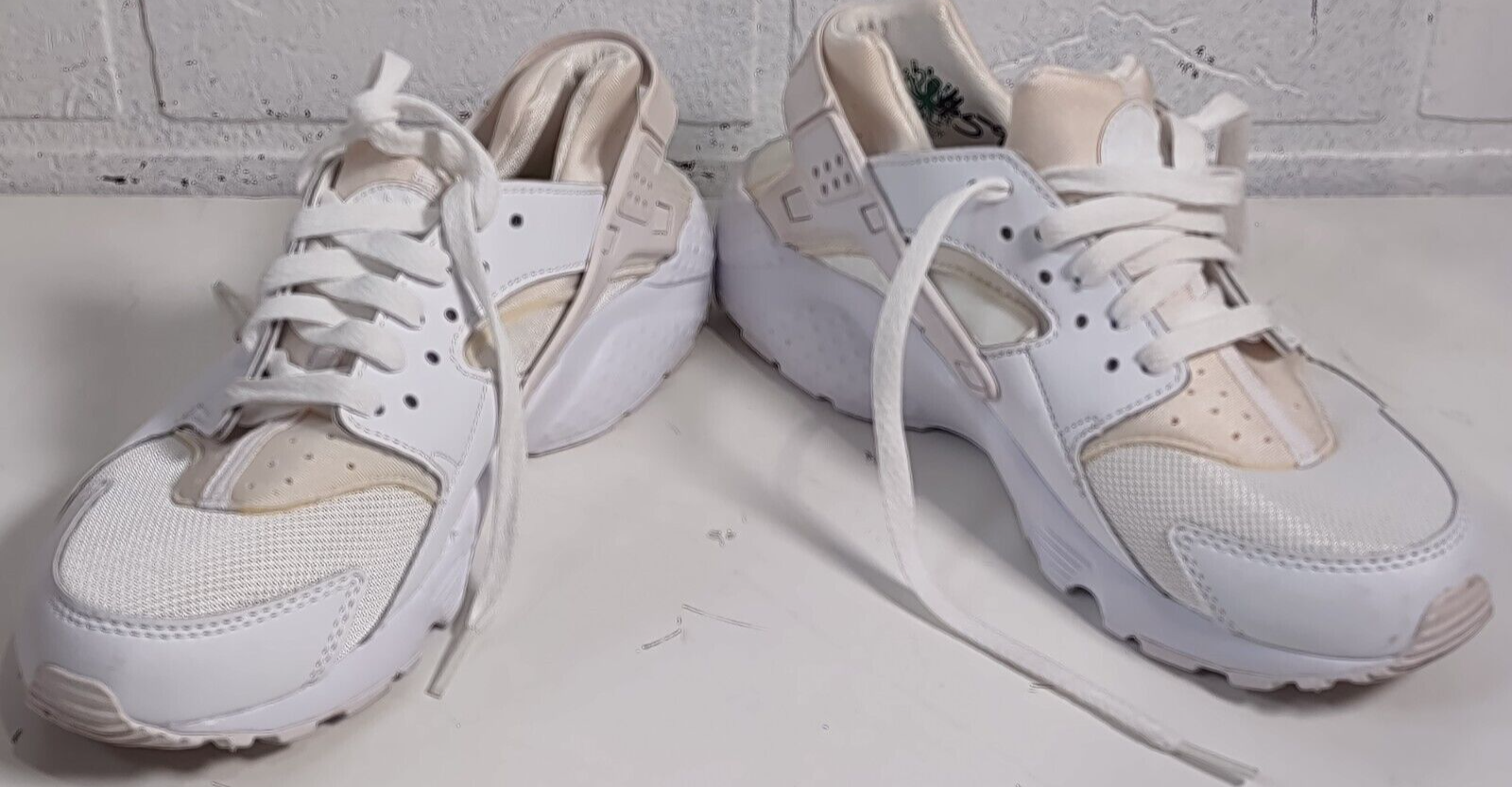 nike huarache size 6 white