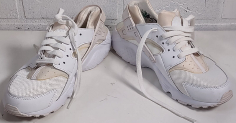 Nike Air Huarache Run (GS) Girl's Size 7Y, Sneakers White.  UK 6, EUR, 40, BR 38