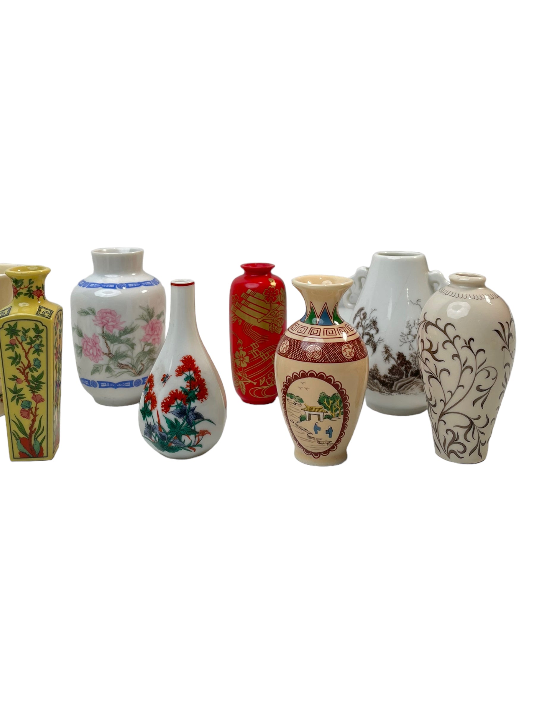 Ensemble exquis de 12 Miniatures Vases en Porcelaine Japonaise Vintage