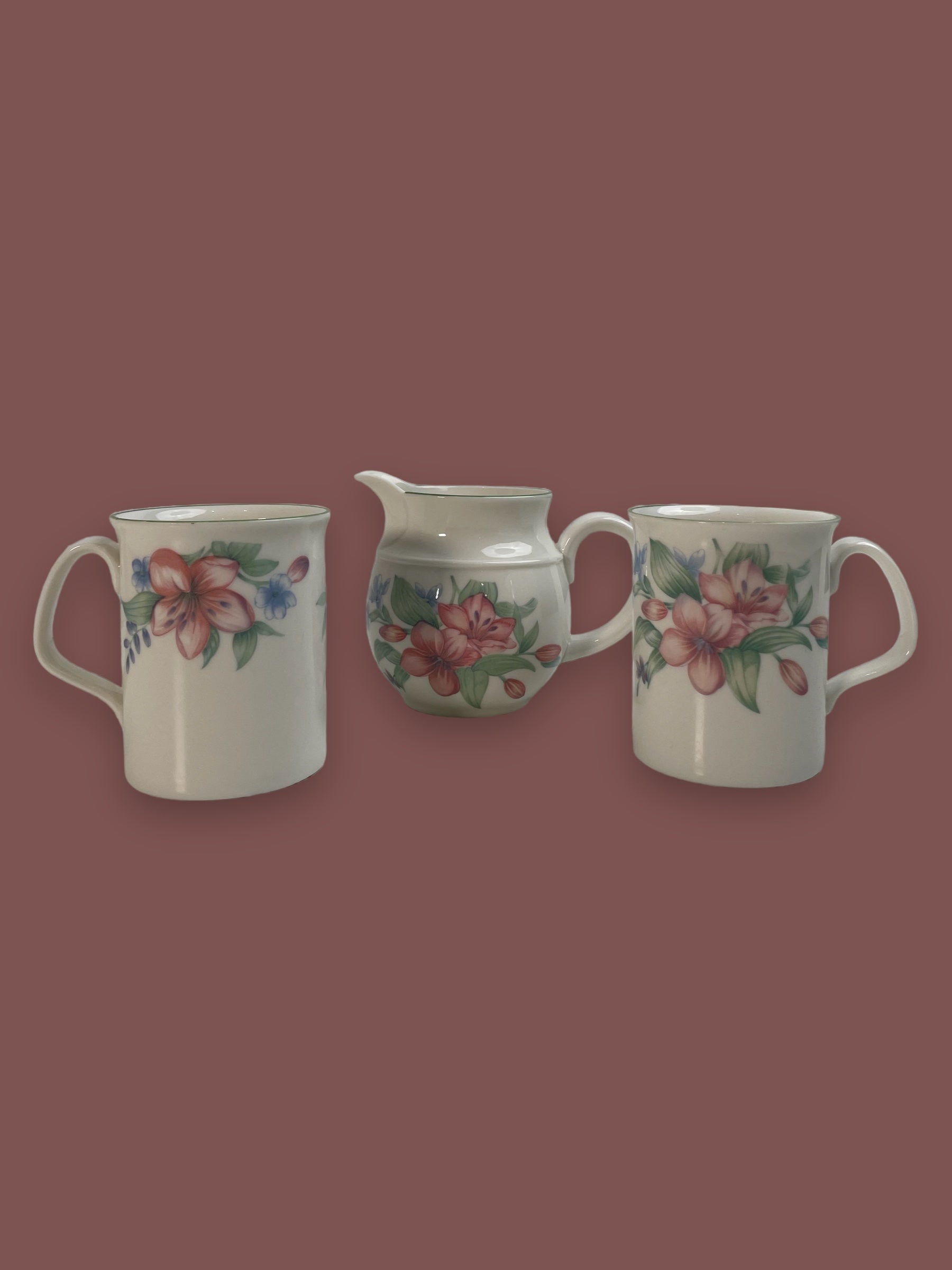 Ensemble de deux tasses à café et d'un crémier en porcelaine anglaise Royal Doulton Expressions Carmel