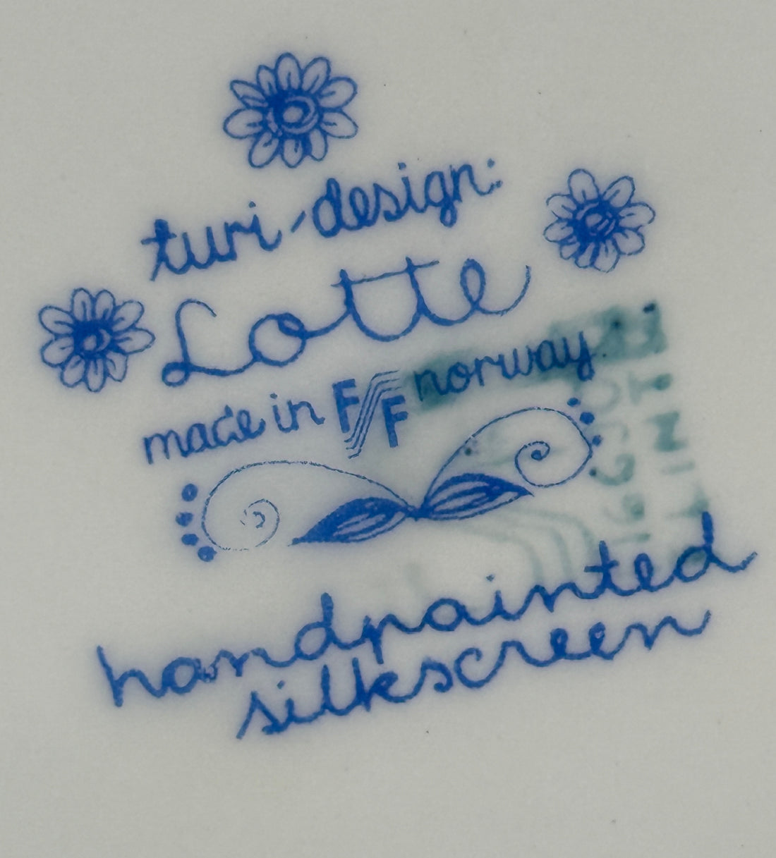 Hand-painted Lotte Finland coffee pot with blue folk art motif, 8¼” tall. Vintage Scandinavian ceramic in excellent condition. Collectible kitchen decor.