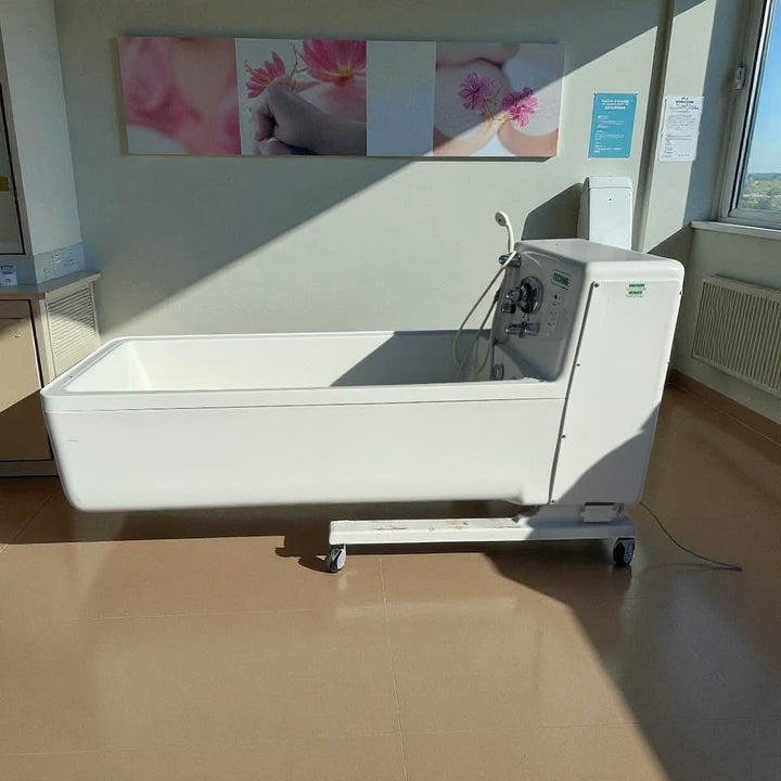 Techno Medic adjustable-height medical bathtub for care facilities, spas, rehabilitation, or cold plunge