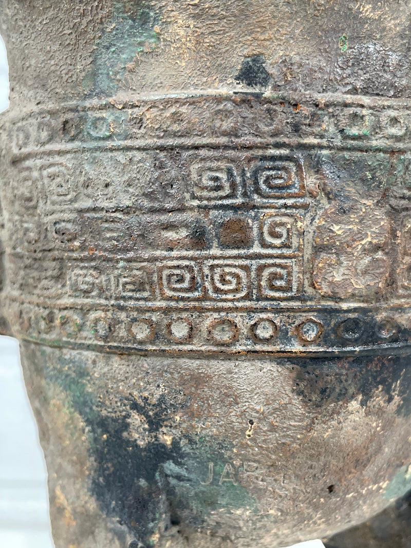 Vase antique en fonte de la dynastie Qing, Taotie, coupe à vin Jue, XVIIIe au XIXe siècle