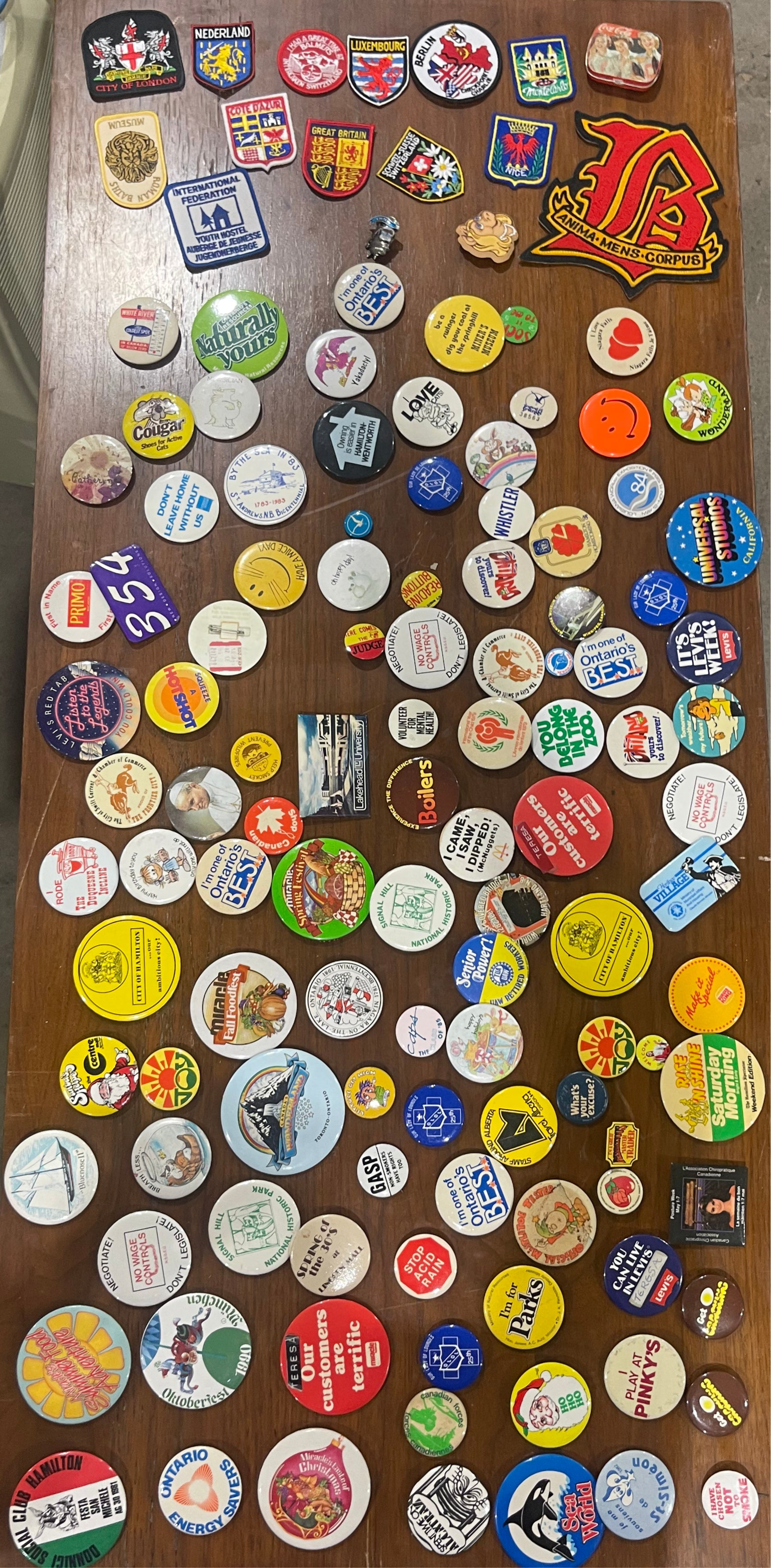 Lot of 200+ Vintage pins buttons all kinds, big and small