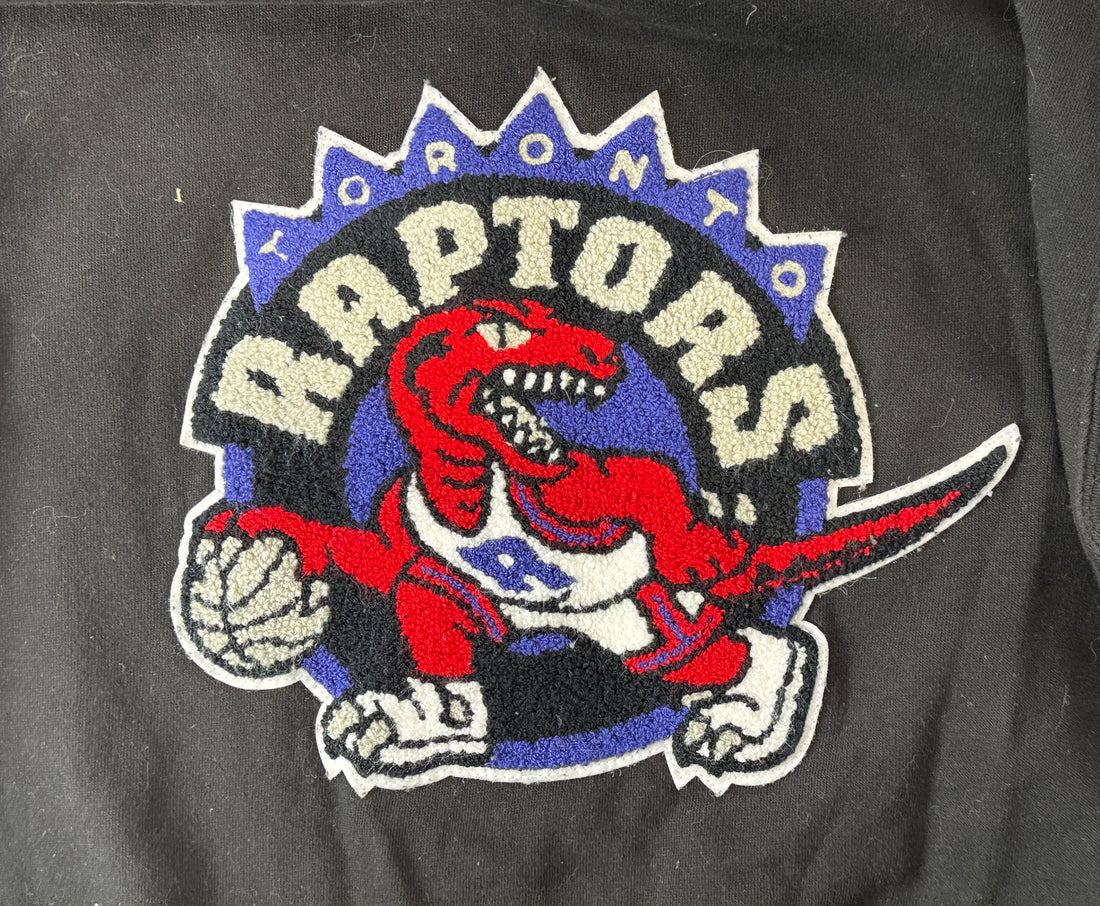 Vintage-style Toronto Raptors crewneck by Mitchell &amp; Ness with classic dinosaur logo. Clean, bold graphic. Great condition. Ships fast from Montreal.