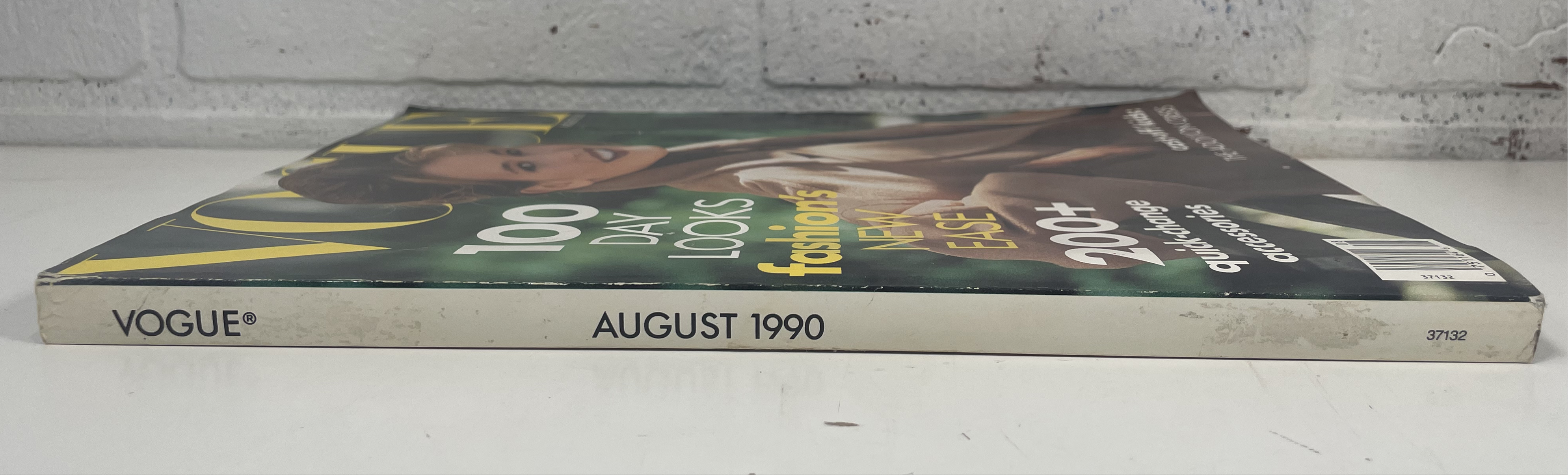 Magazine Vogue vintage d'août 1990, couverture de Claudia Schiffer.