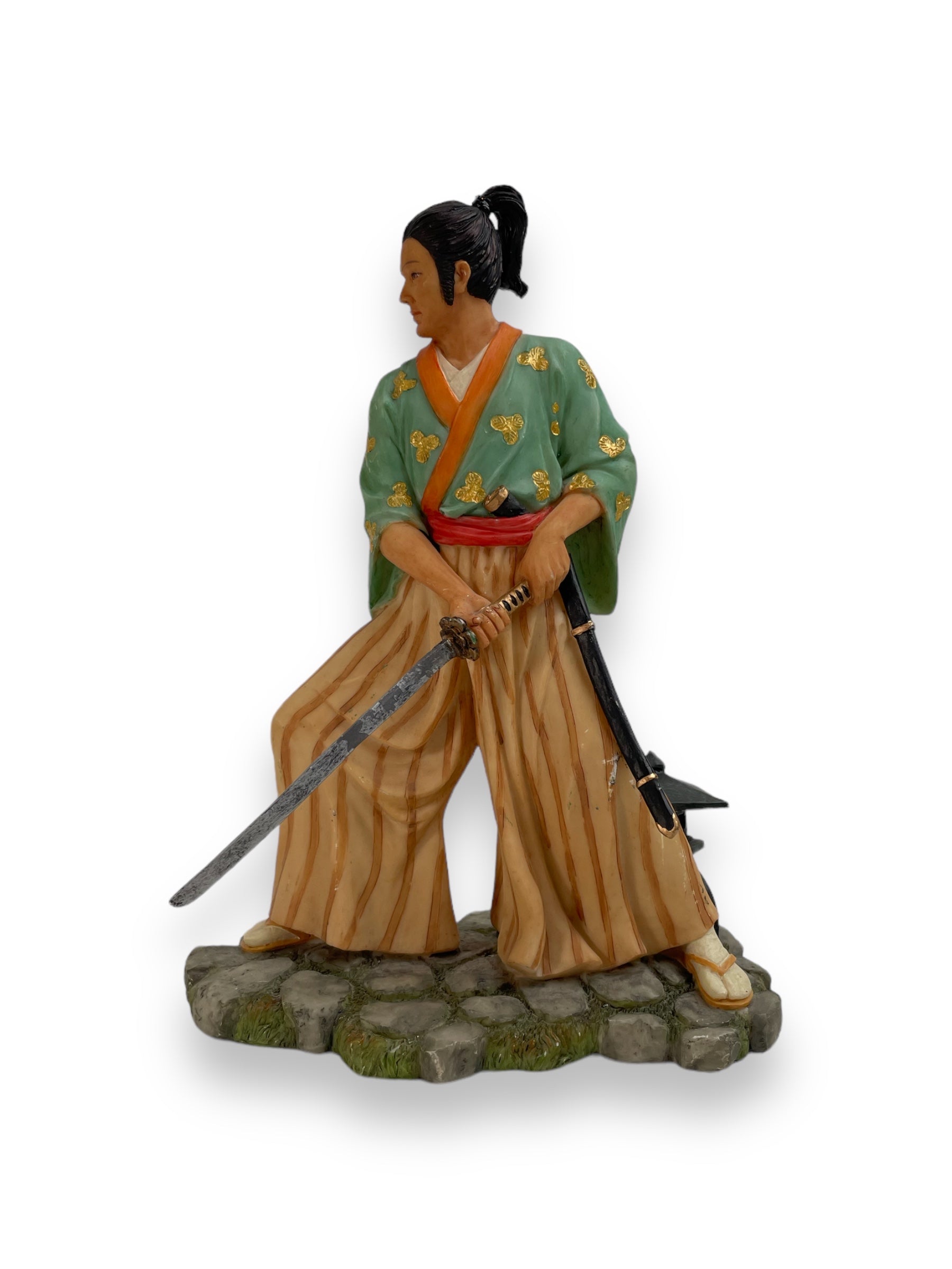 Figurine de Samouraï Japonais en Tenue Traditionnelle avec Katana