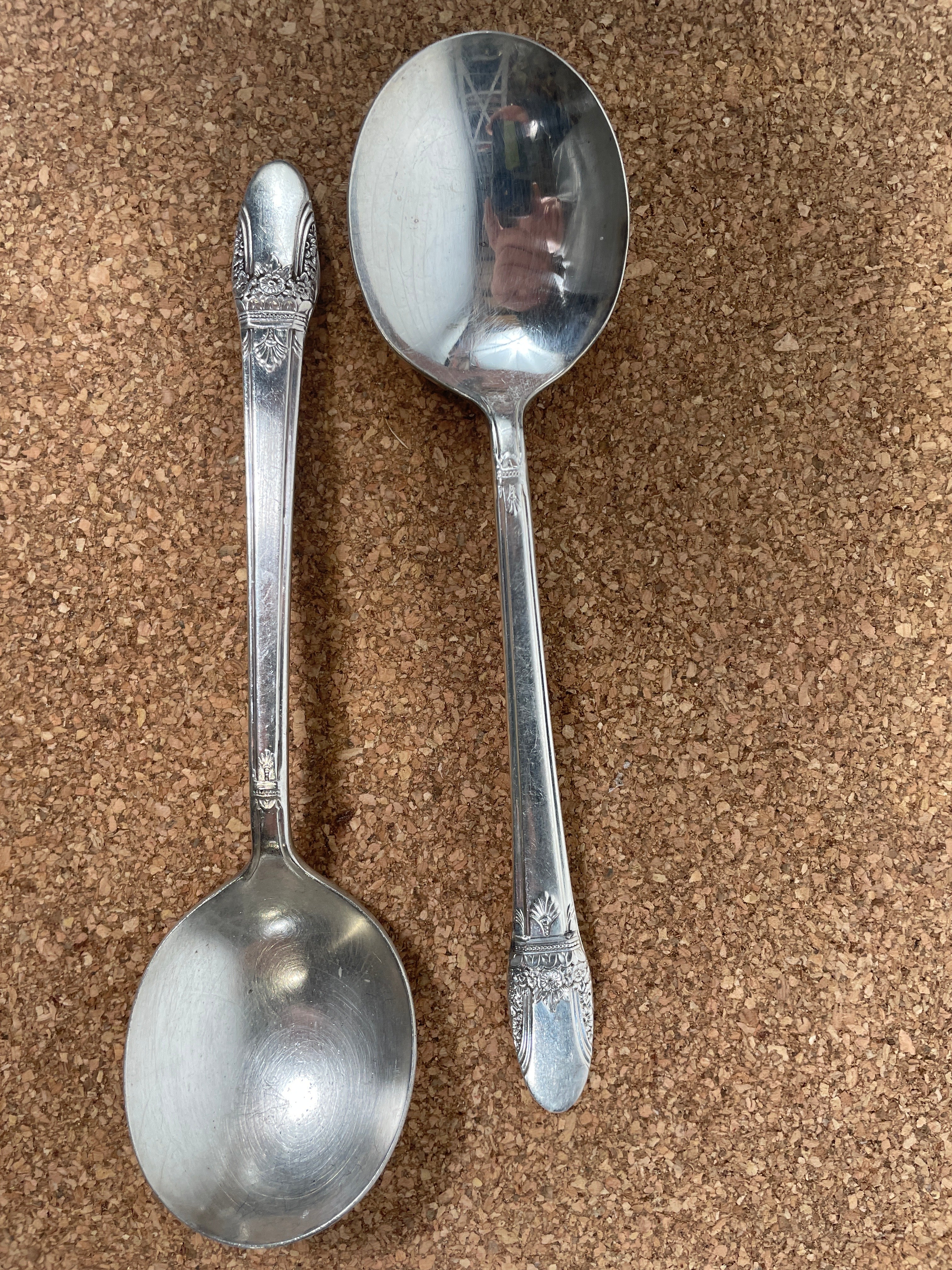 Ensemble de 8 cuillères en argenterie Rogers 1847. Premier amour.