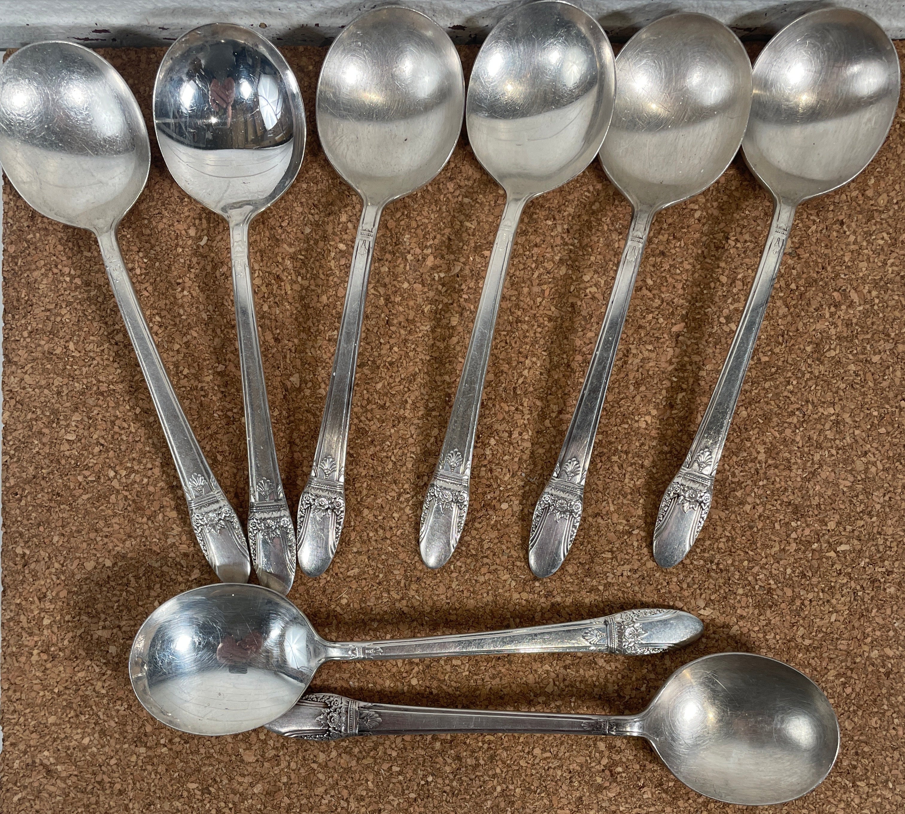 Ensemble de 8 cuillères en argenterie Rogers 1847. Premier amour.