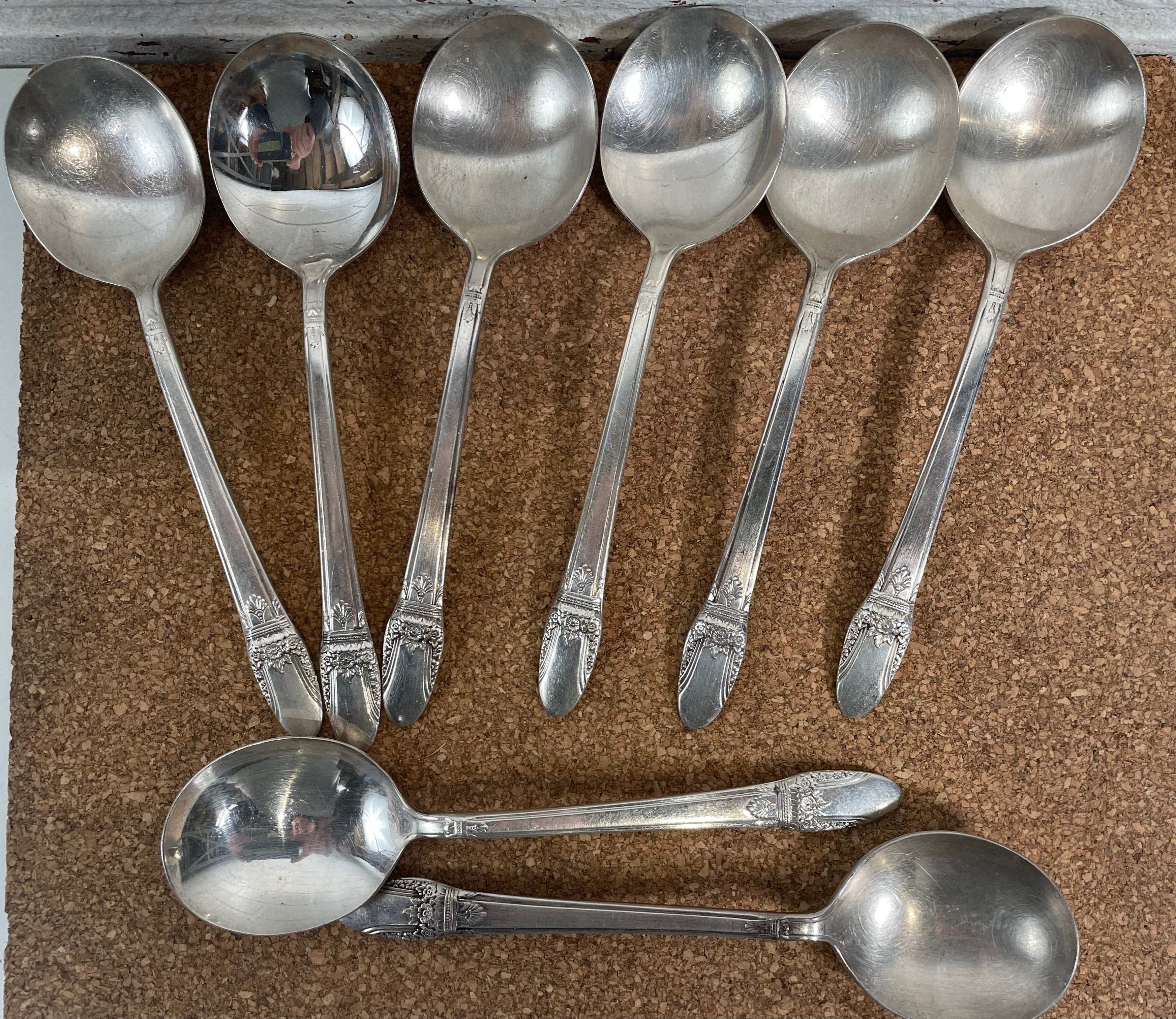 Ensemble de 8 cuillères en argenterie Rogers 1847. Premier amour.