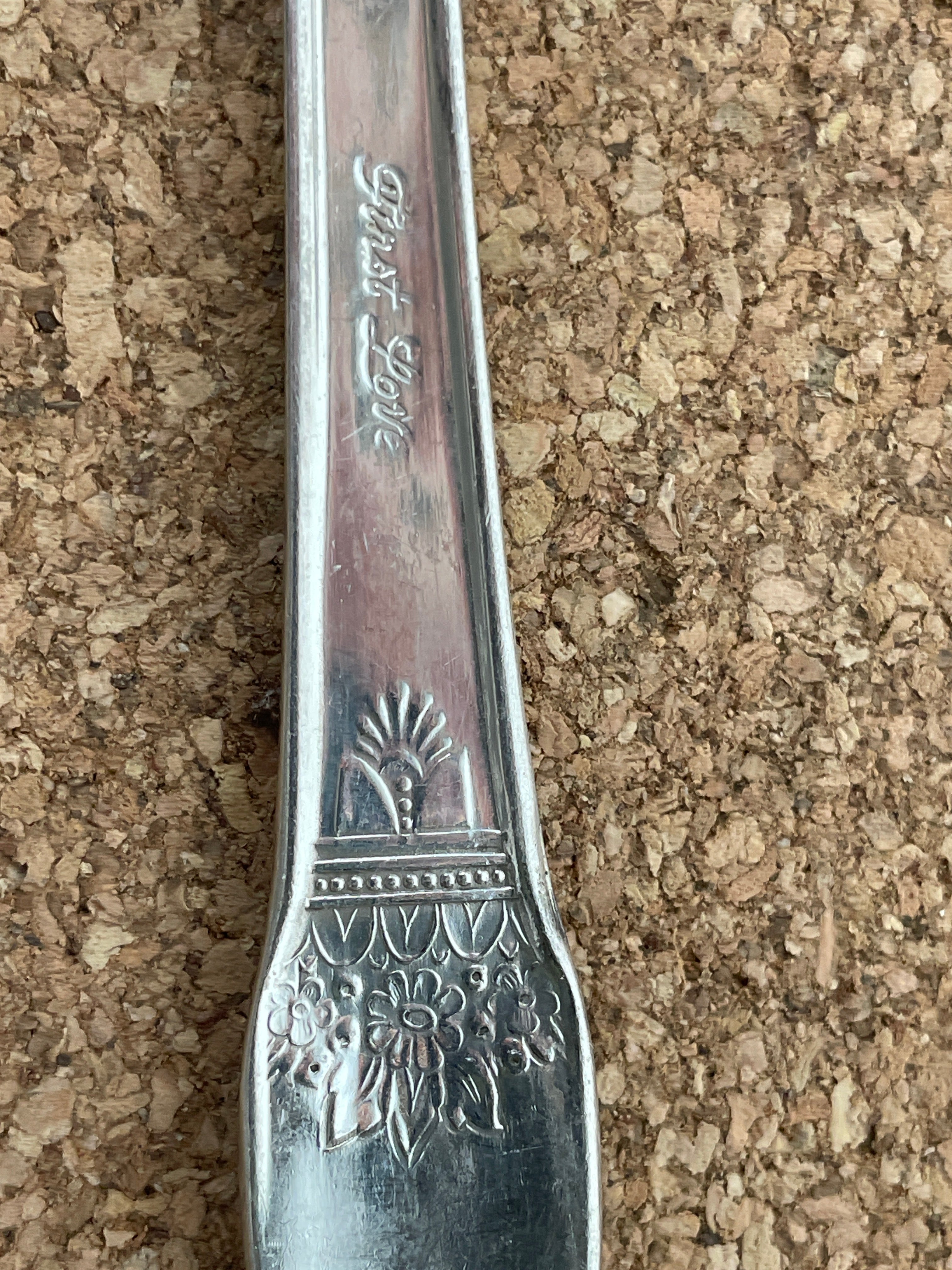 Ensemble de 8 cuillères en argenterie Rogers 1847. Premier amour.