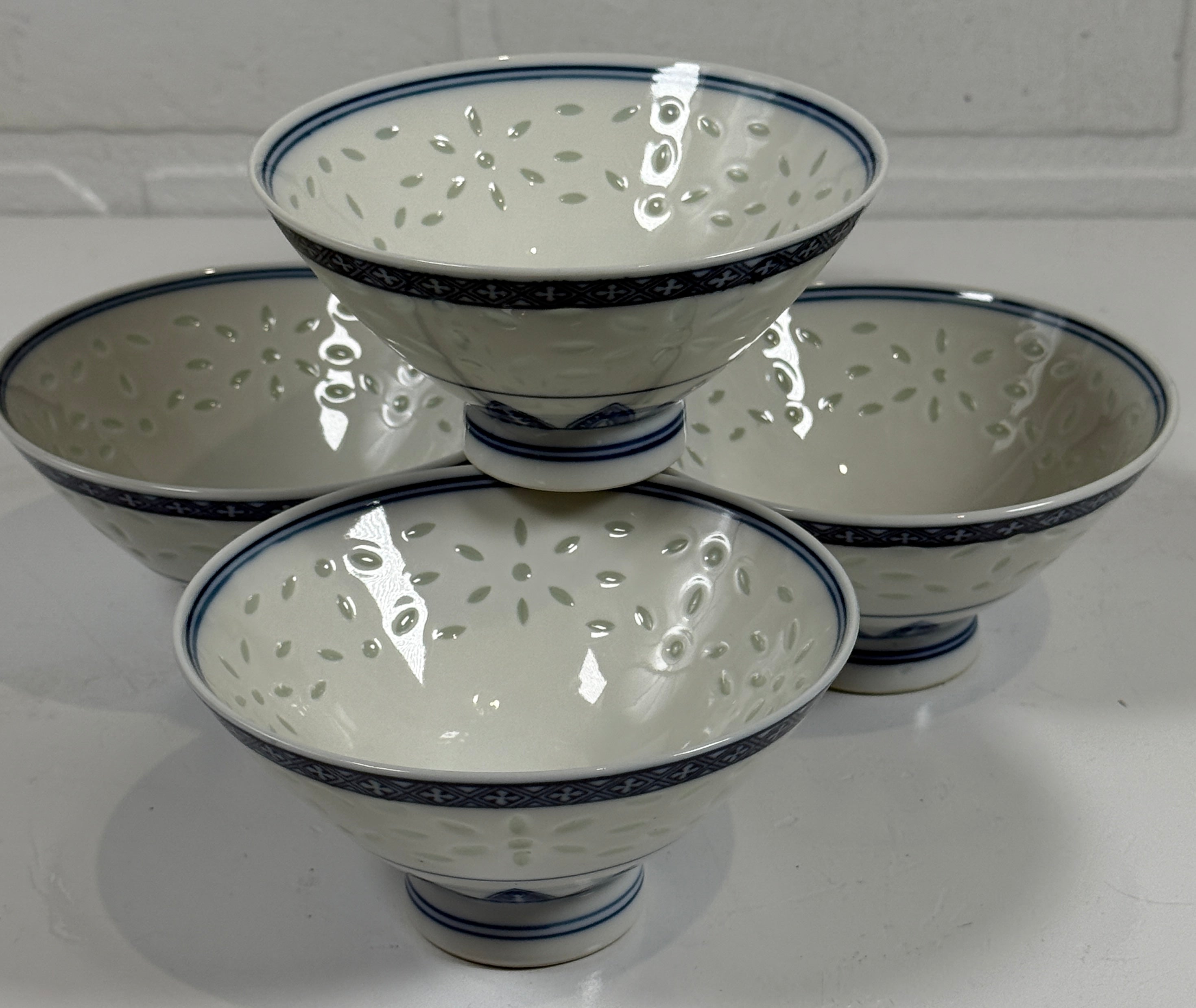 Ensemble de tasses à riz et à saké en porcelaine japonaise – Motif pétales bleus réticulés (7 pièces)