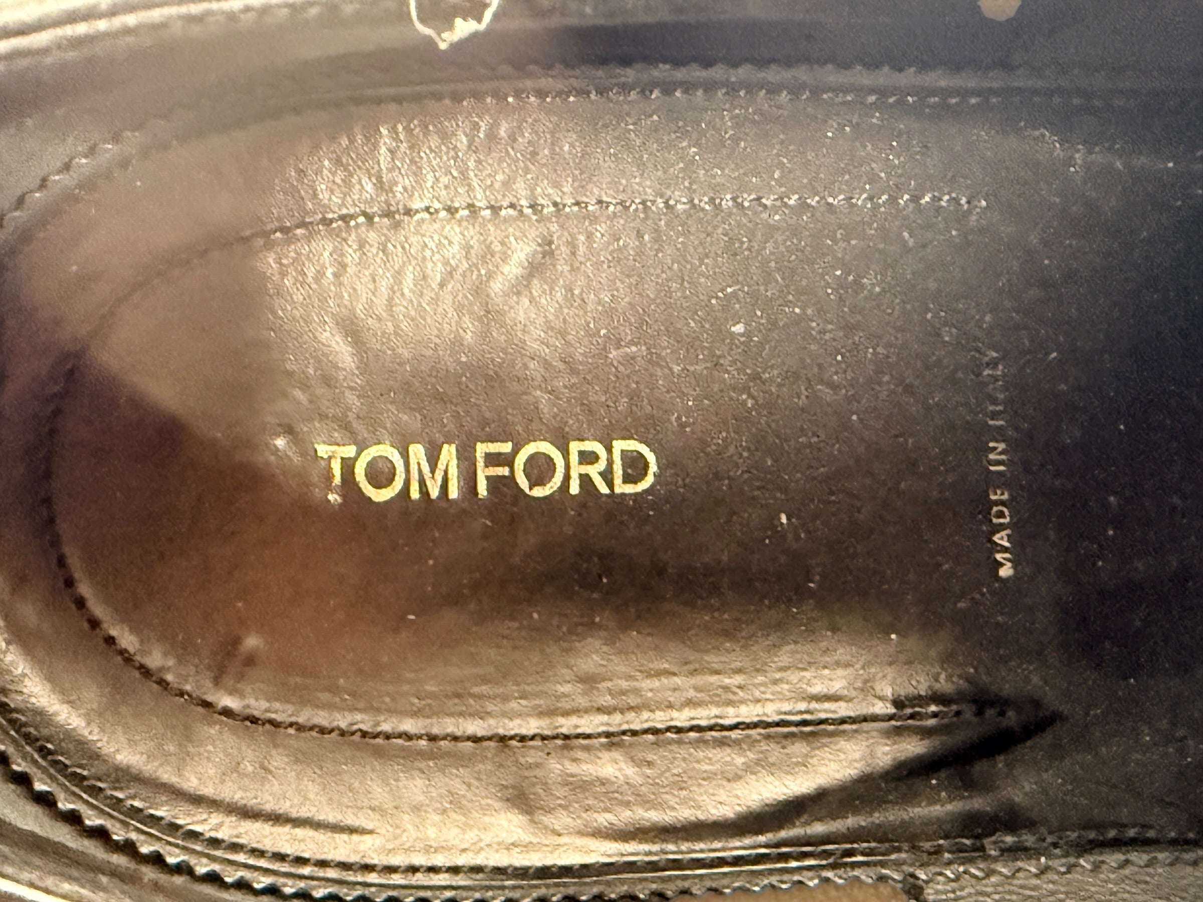 Tom Ford men’s black leather Oxford dress shoes, size 9. Made in Italy with cap-toe brogue detailing, leather lining and leather soles.