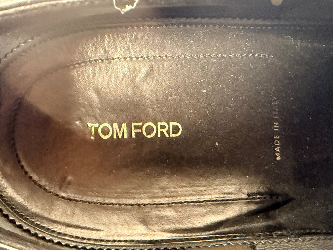 Tom Ford men’s black leather Oxford dress shoes, size 9. Made in Italy with cap-toe brogue detailing, leather lining and leather soles.