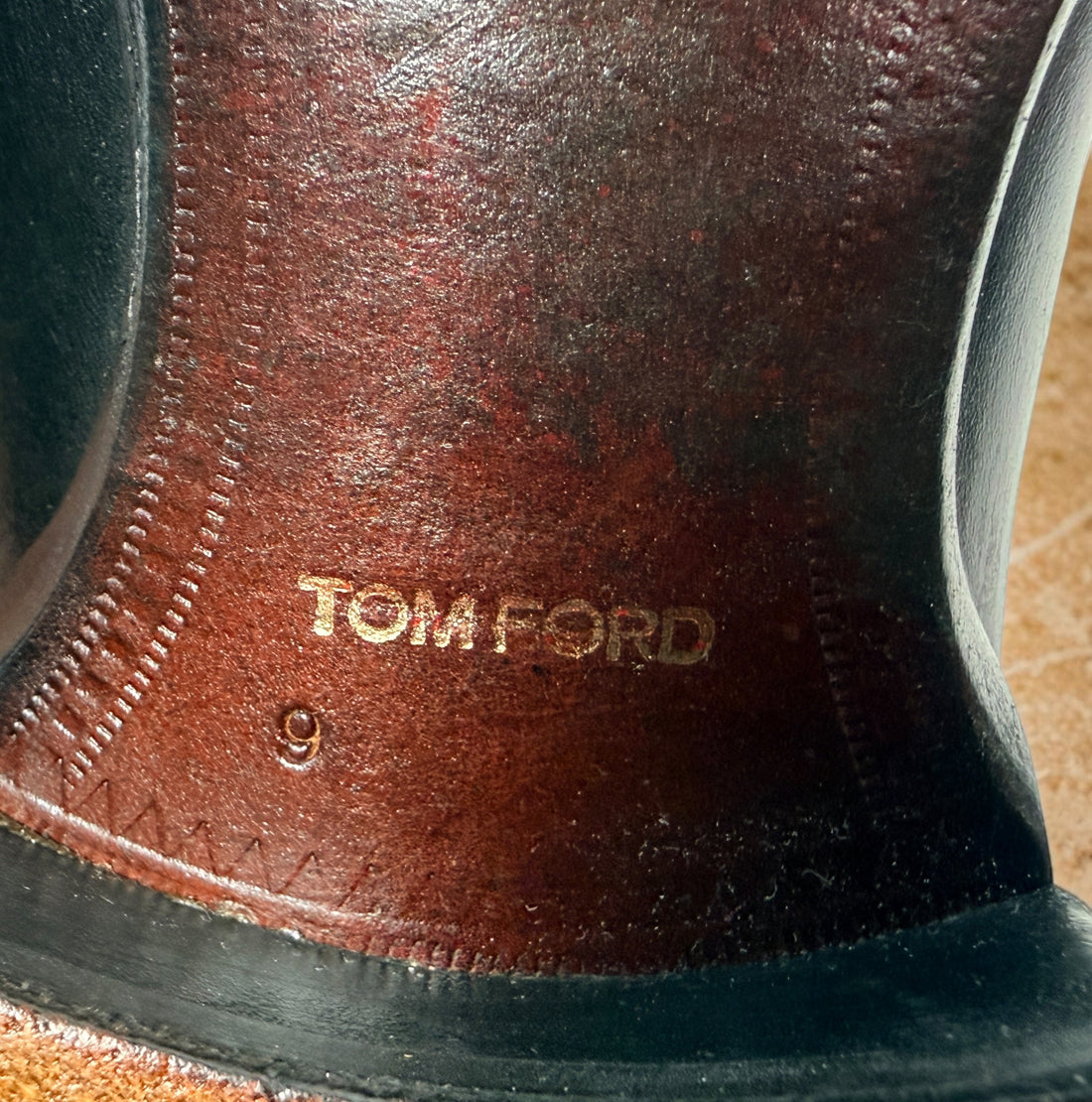 Tom Ford men’s black leather Oxford dress shoes, size 9. Made in Italy with cap-toe brogue detailing, leather lining and leather soles.