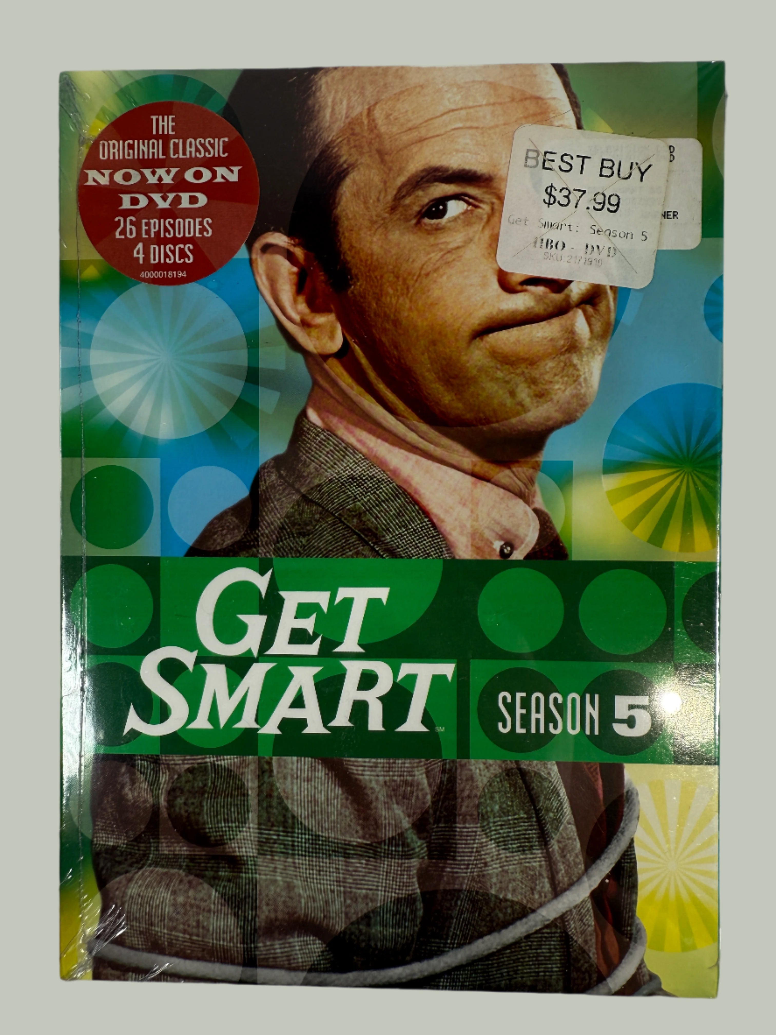 DVD box set cover of 'Get Smart' Season 5 with a character's face and colorful design.