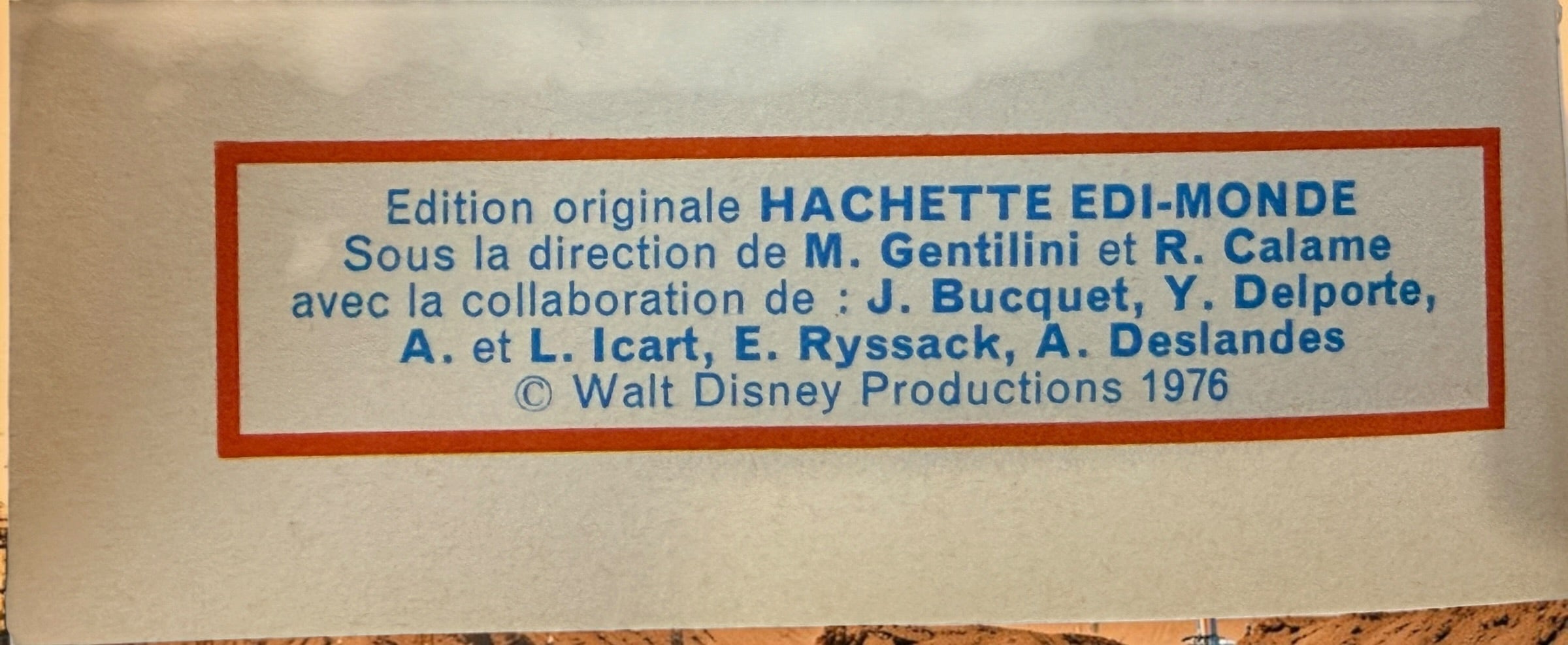 Vintage 1976 Walt Disney Manuel Géant des Castors Juniors, a 639-page French Hachette hardcover filled with colourful illustrations, games and activities.