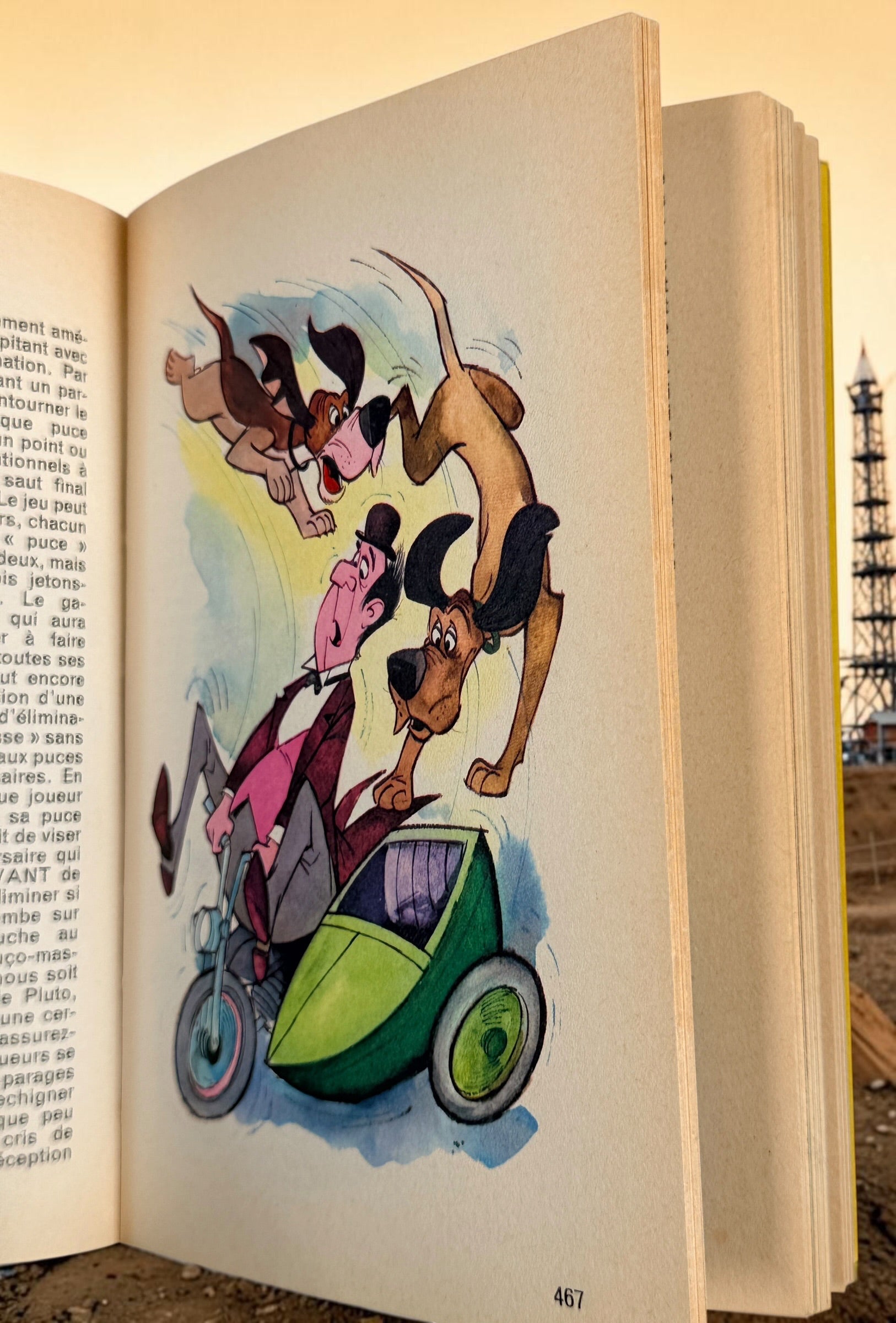 Vintage 1976 Walt Disney Manuel Géant des Castors Juniors, a 639-page French Hachette hardcover filled with colourful illustrations, games and activities.