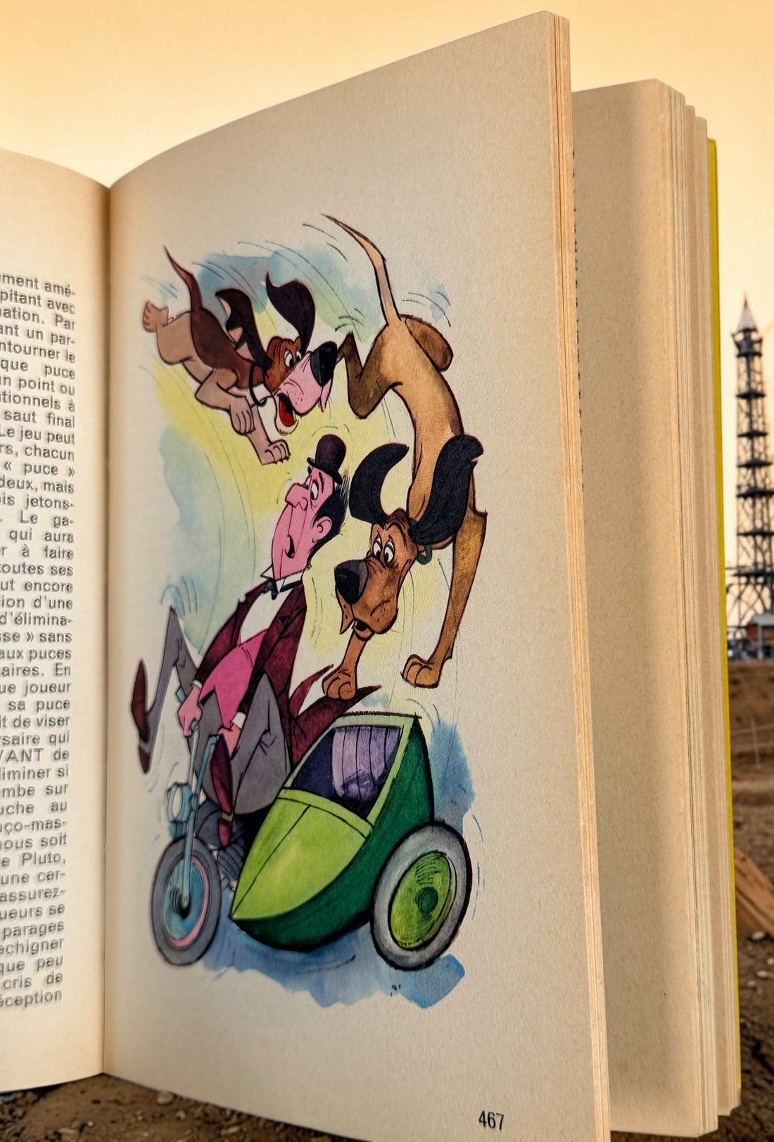 Vintage 1976 Walt Disney Manuel Géant des Castors Juniors, a 639-page French Hachette hardcover filled with colourful illustrations, games and activities.