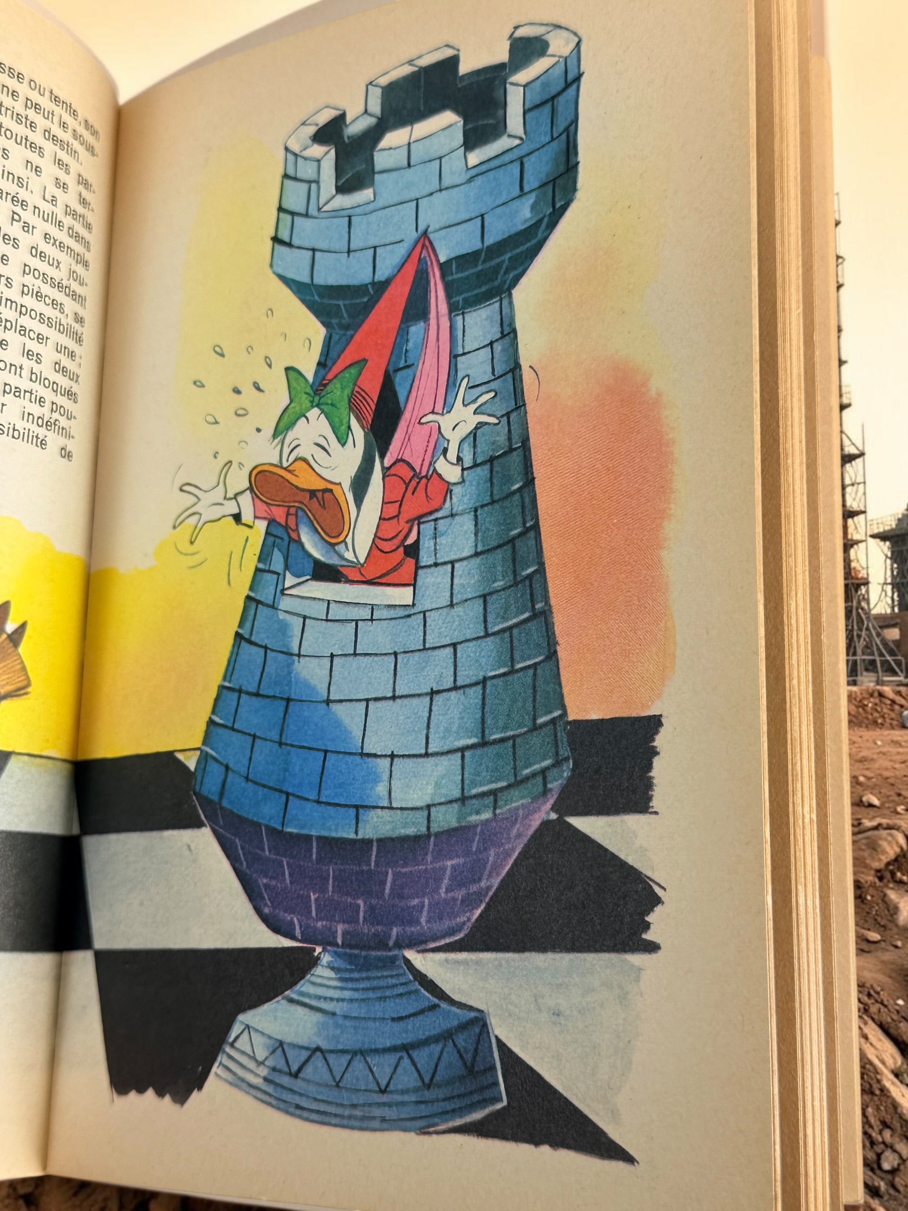 Vintage 1976 Walt Disney Manuel Géant des Castors Juniors, a 639-page French Hachette hardcover filled with colourful illustrations, games and activities.