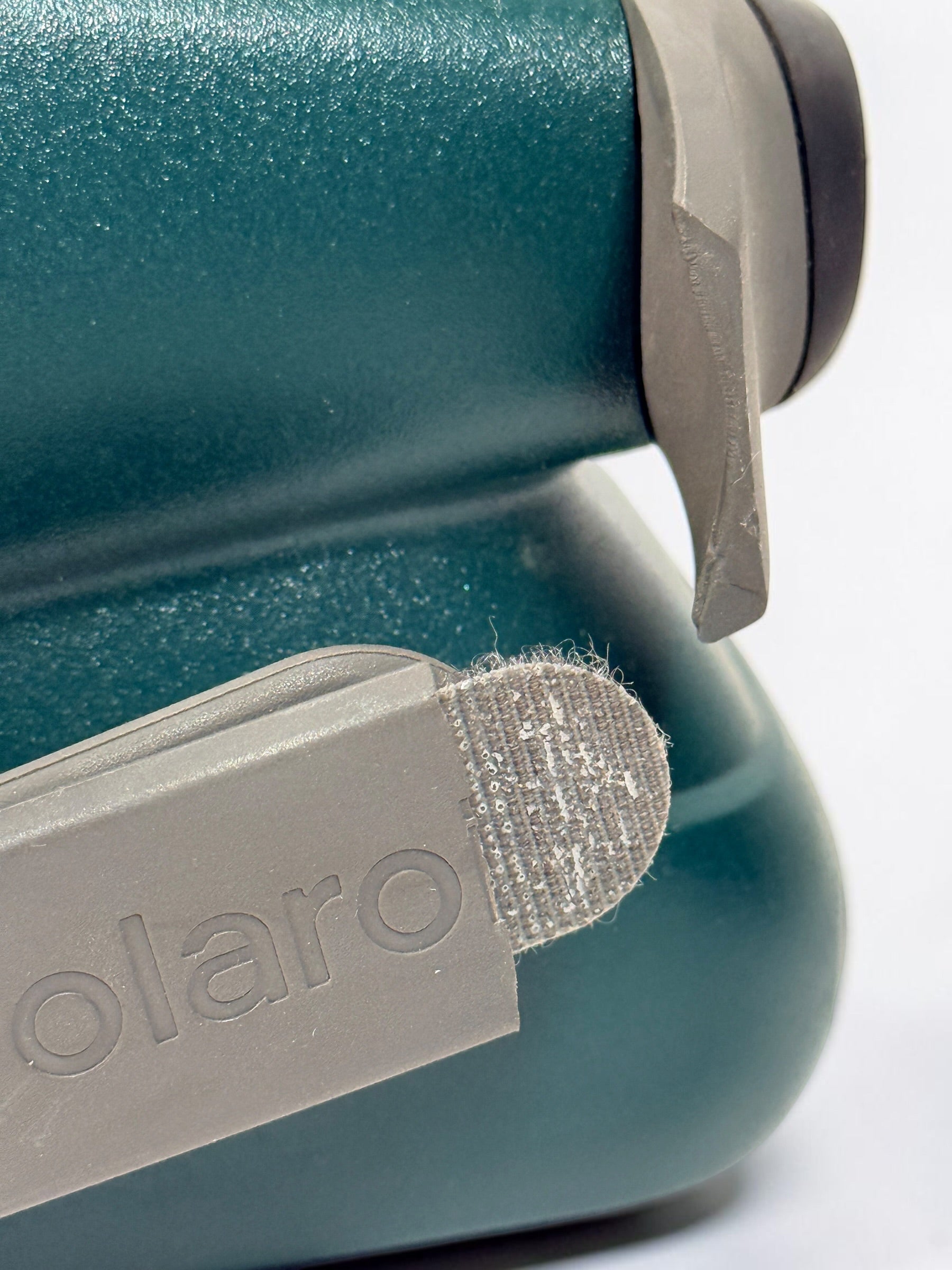 Vintage green Polaroid OneStep Express instant camera for 600 film with built-in flash and close-up mode. Untested and sold as-is.