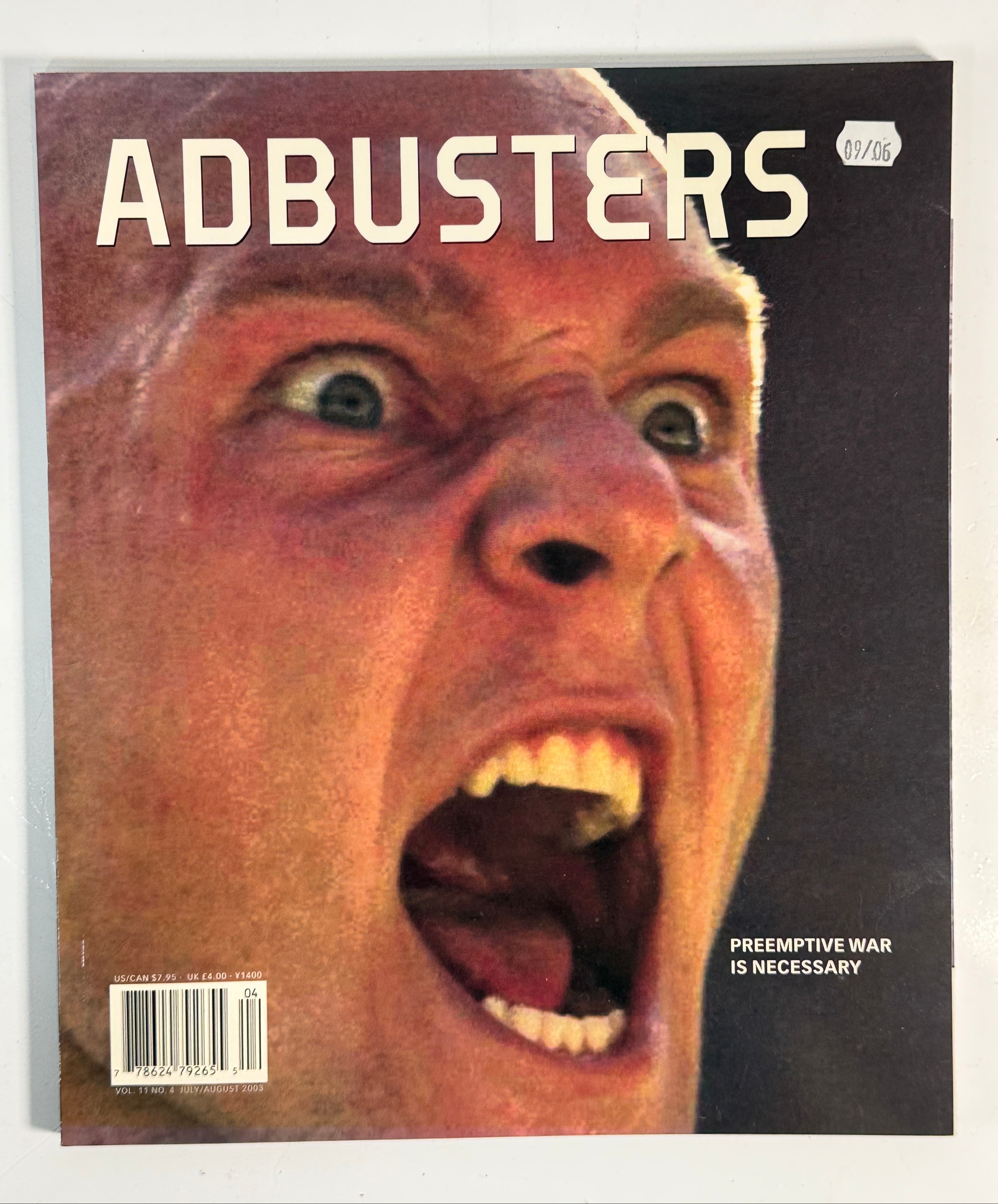 Adbusters Vol. 11 No. 4 – Numéro sur la guerre préventive (2003)