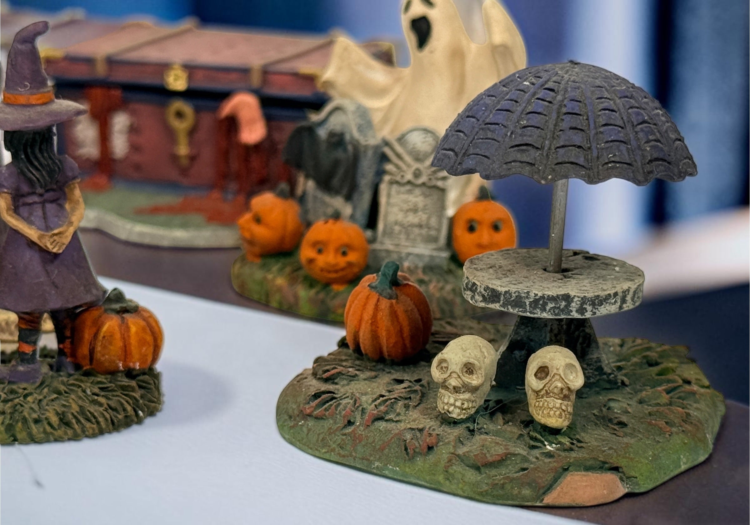 Hawthorne Village The Munsters Halloween Village 12-piece resin accessory lot with figures, pumpkins, ghosts, witch, cauldron and graveyard scenes.