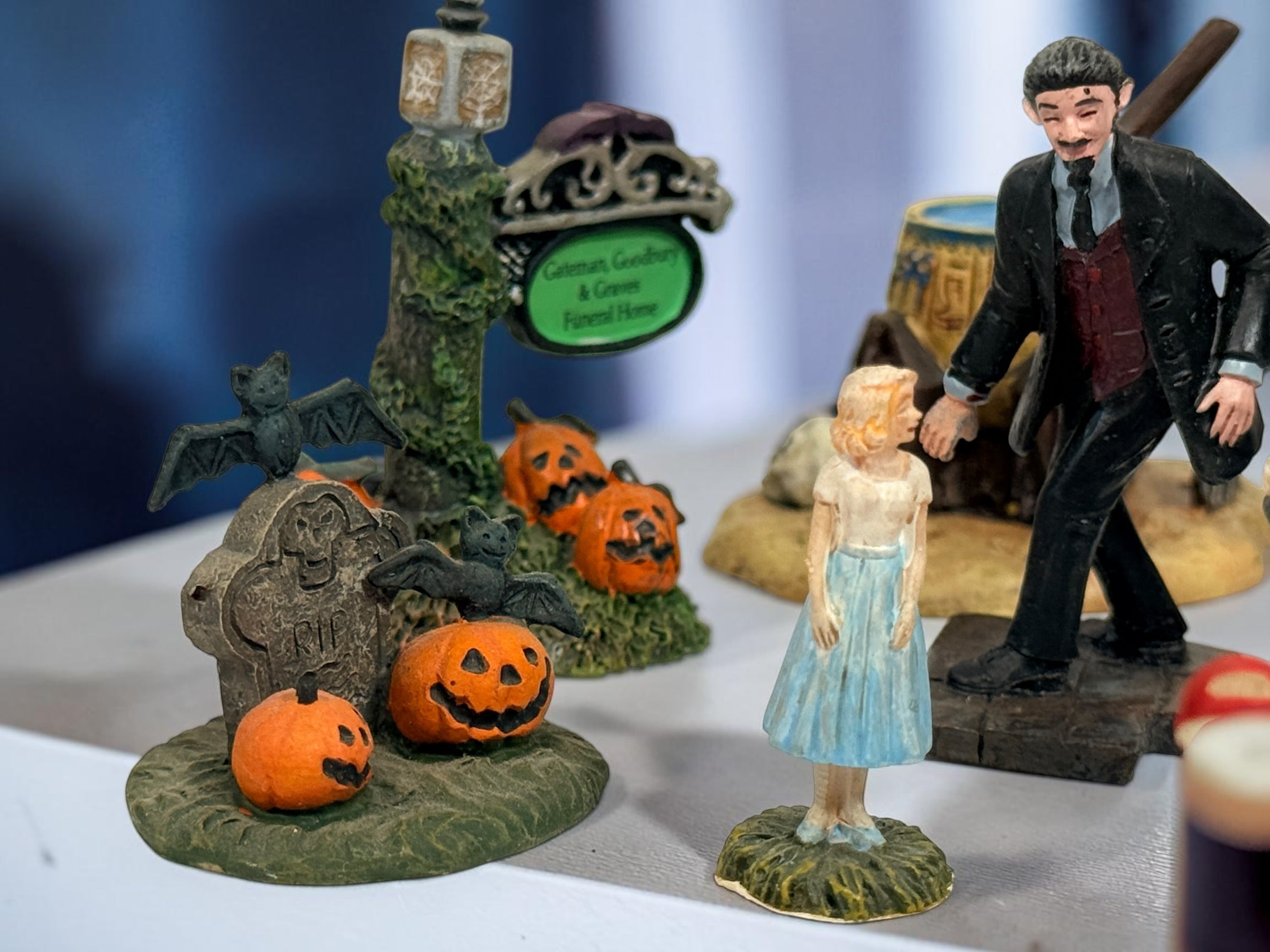 Hawthorne Village The Munsters Halloween Village 12-piece resin accessory lot with figures, pumpkins, ghosts, witch, cauldron and graveyard scenes.