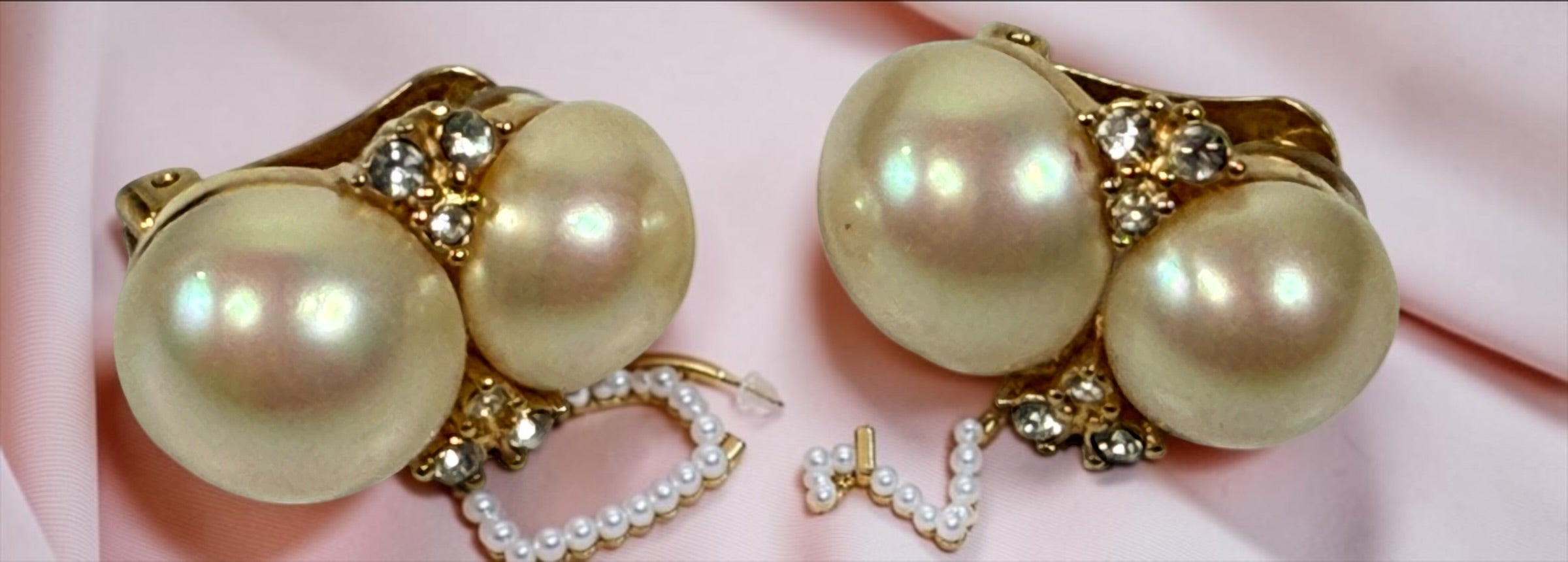 Signed vintage Christian Dior clip earrings with double simulated pearls, clear crystals and gold-tone finish. Elegant collectible designer jewellry.