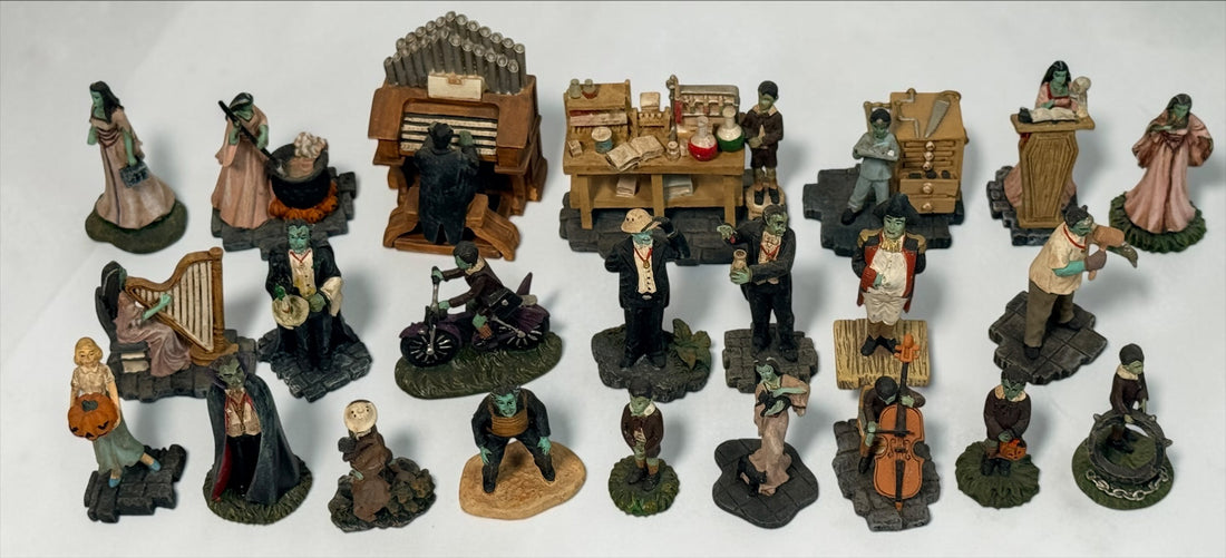 Hawthorne Village The Munsters collectible miniature lot with 22 character figures and detailed accessories by Kayro-Vue Productions