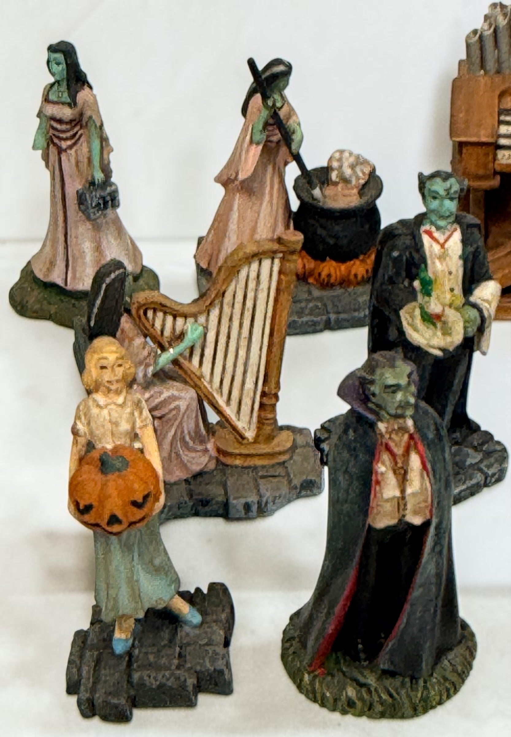 Hawthorne Village The Munsters collectible miniature lot with 22 character figures and detailed accessories by Kayro-Vue Productions