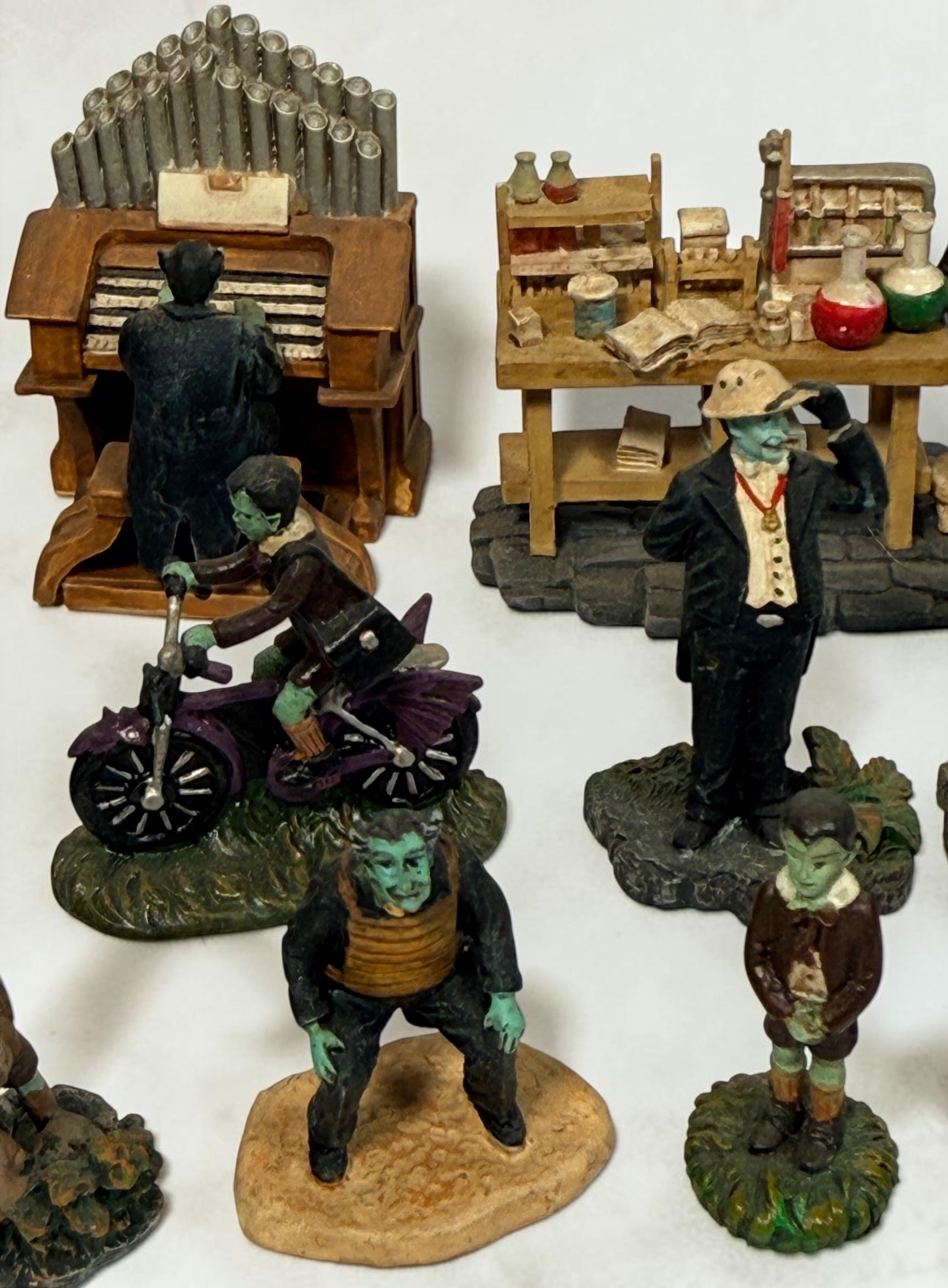 Hawthorne Village The Munsters collectible miniature lot with 22 character figures and detailed accessories by Kayro-Vue Productions