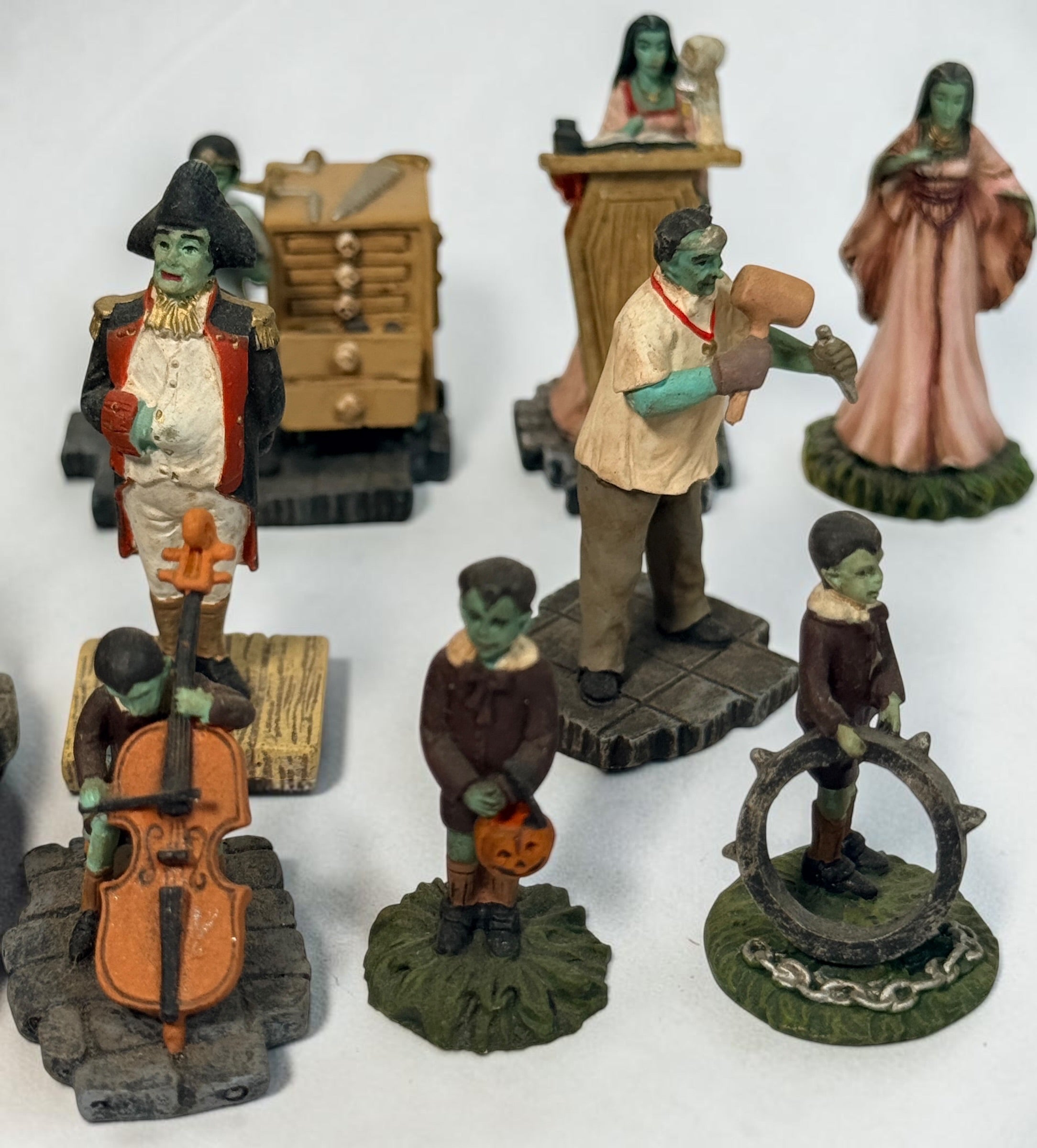 Hawthorne Village The Munsters collectible miniature lot with 22 character figures and detailed accessories by Kayro-Vue Productions