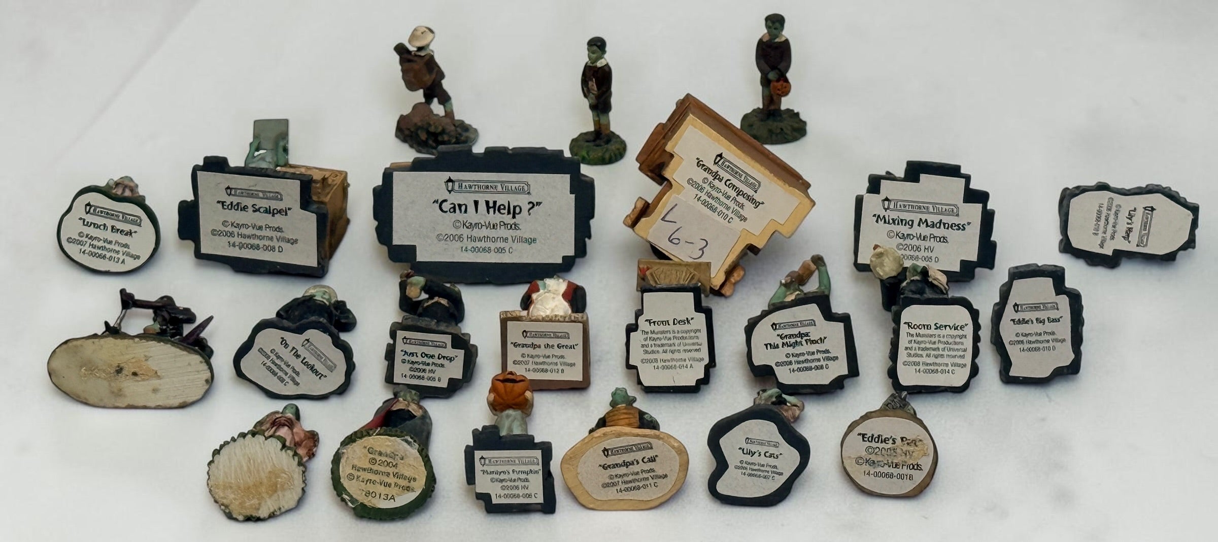 Hawthorne Village The Munsters collectible miniature lot with 22 character figures and detailed accessories by Kayro-Vue Productions