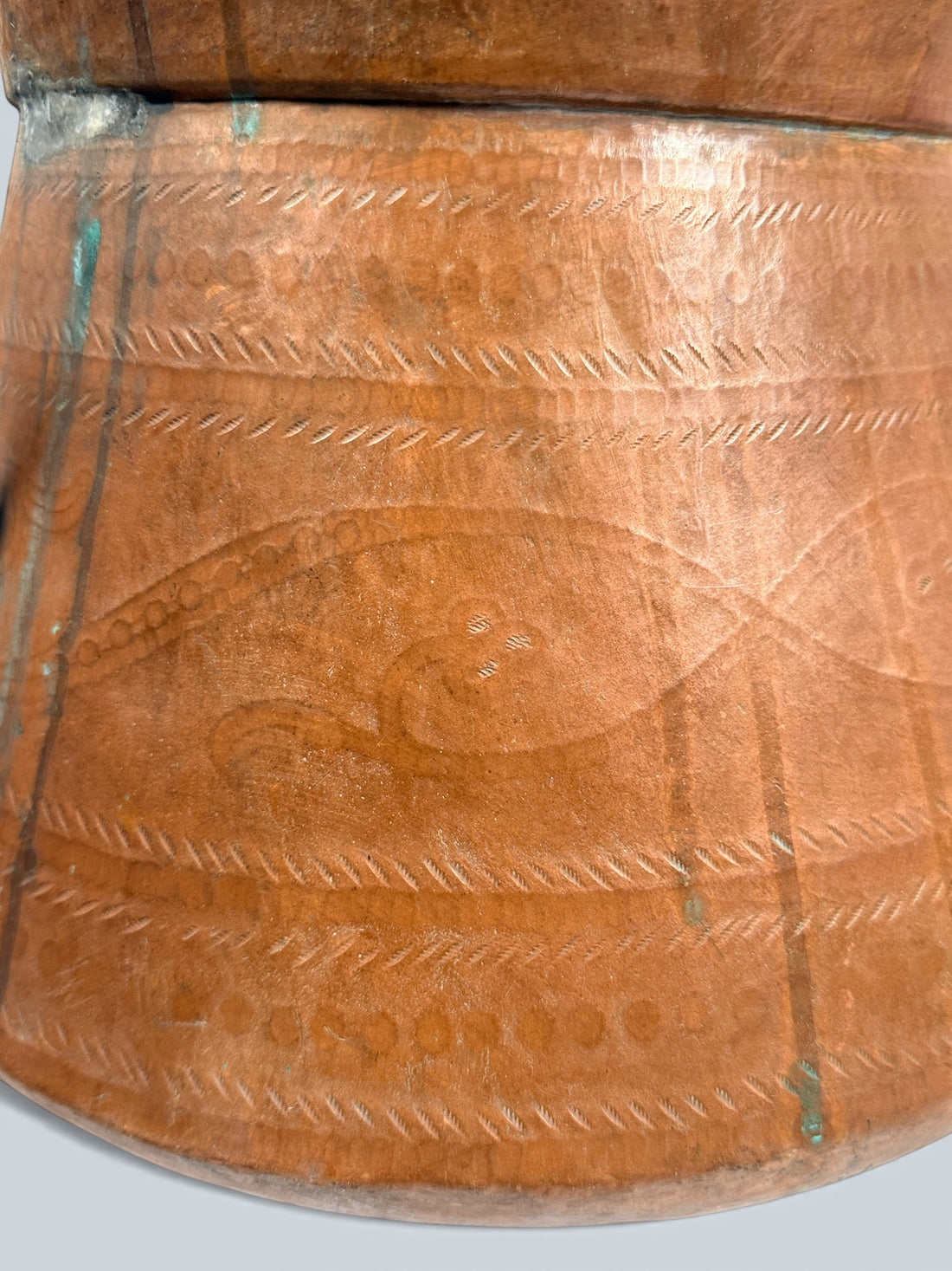 Vintage 19th-century hammered copper dairy cauldron with forged iron handles. Rustic farmhouse decor piece with workshop stamp and patina. European provincial.