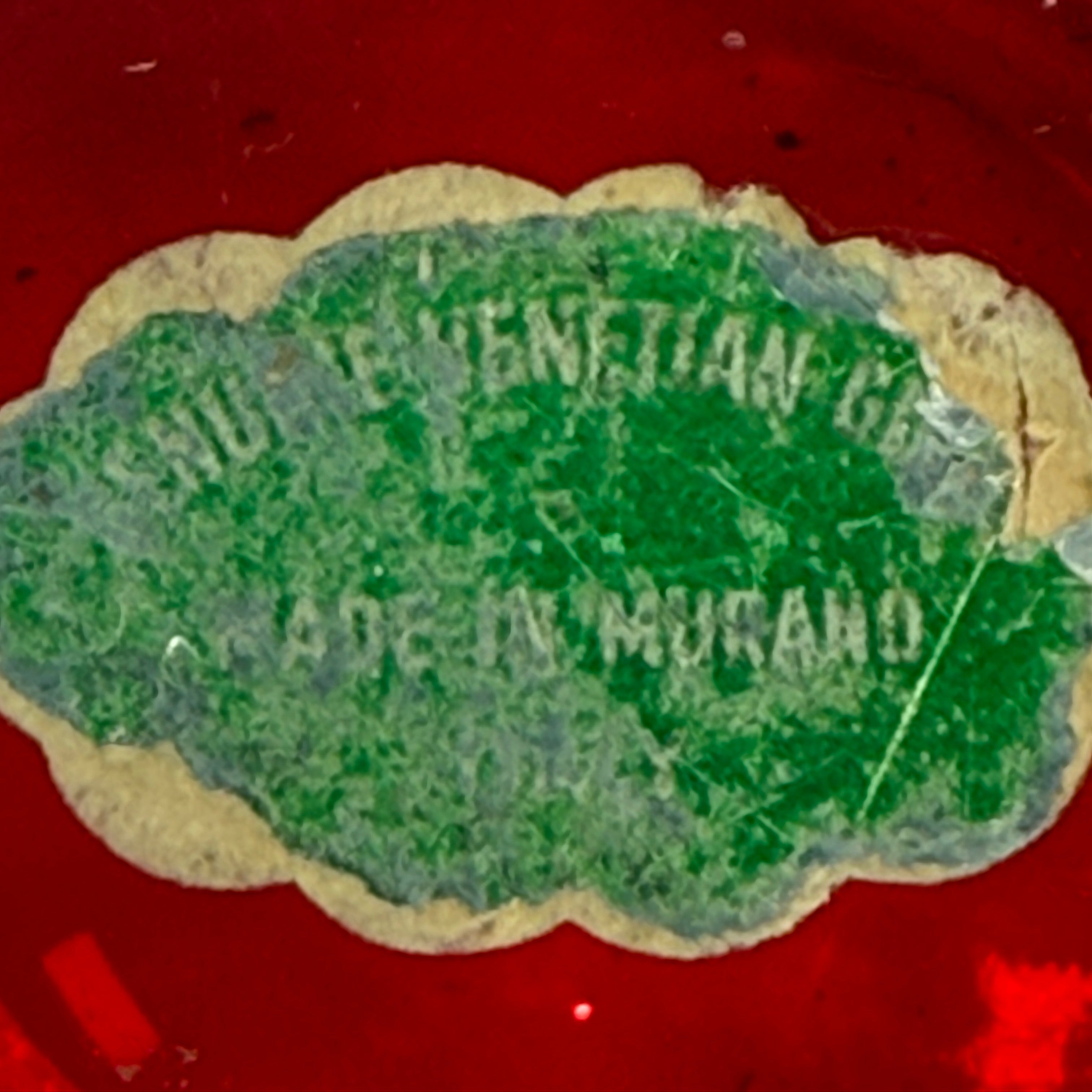 Bol Sommerso de Murano – Verre craquelé rouge, étiquette du milieu du siècle