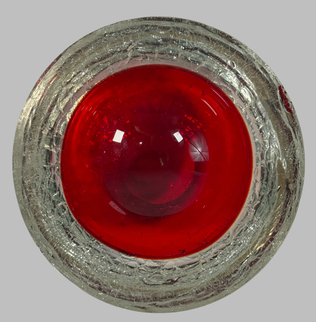 Bol Sommerso de Murano – Verre craquelé rouge, étiquette du milieu du siècle