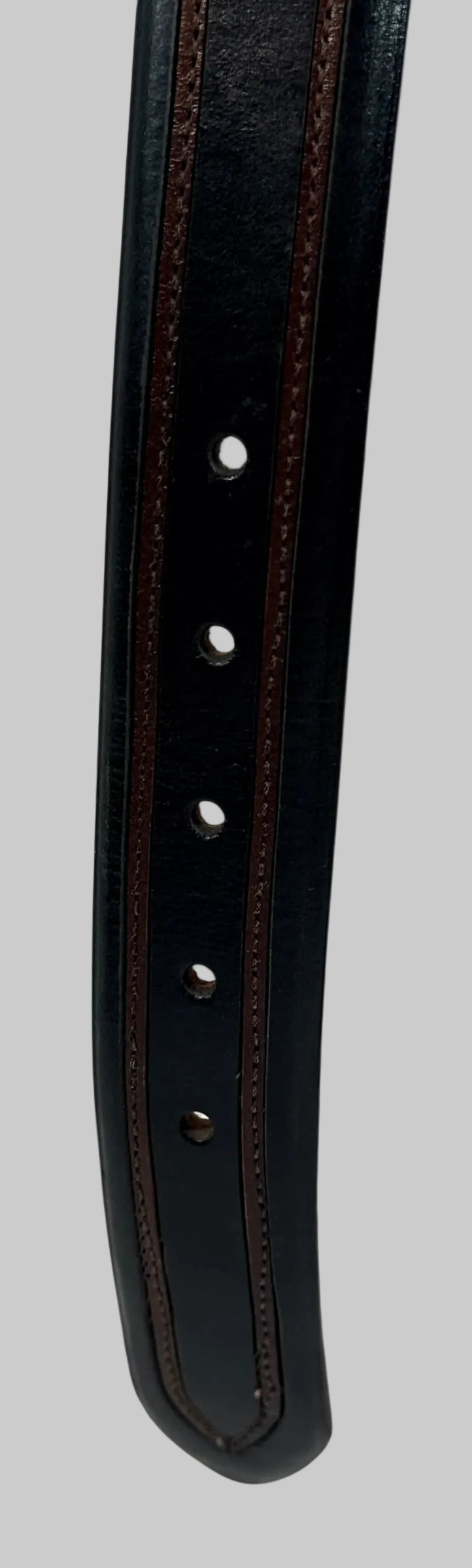Bench Craft men’s leather belt size 32 in black with contrast stitching. New with tags, genuine leather, classic everyday style.