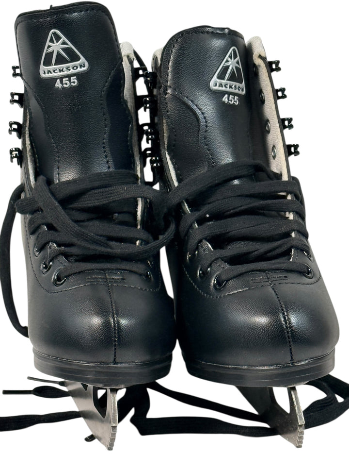 Used Jackson Ultima 455 freestyle figure skates in junior size 13J. Clean condition with stainless blades. Great value skate for beginner skaters.