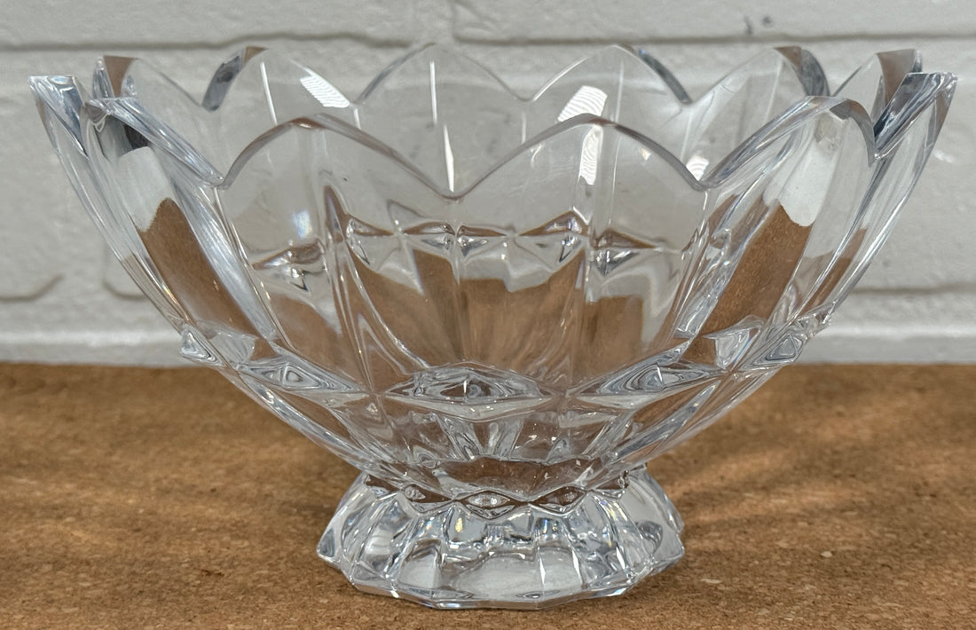 Vintage Cut Crystal Bowl – Petal Rim & Faceted Design