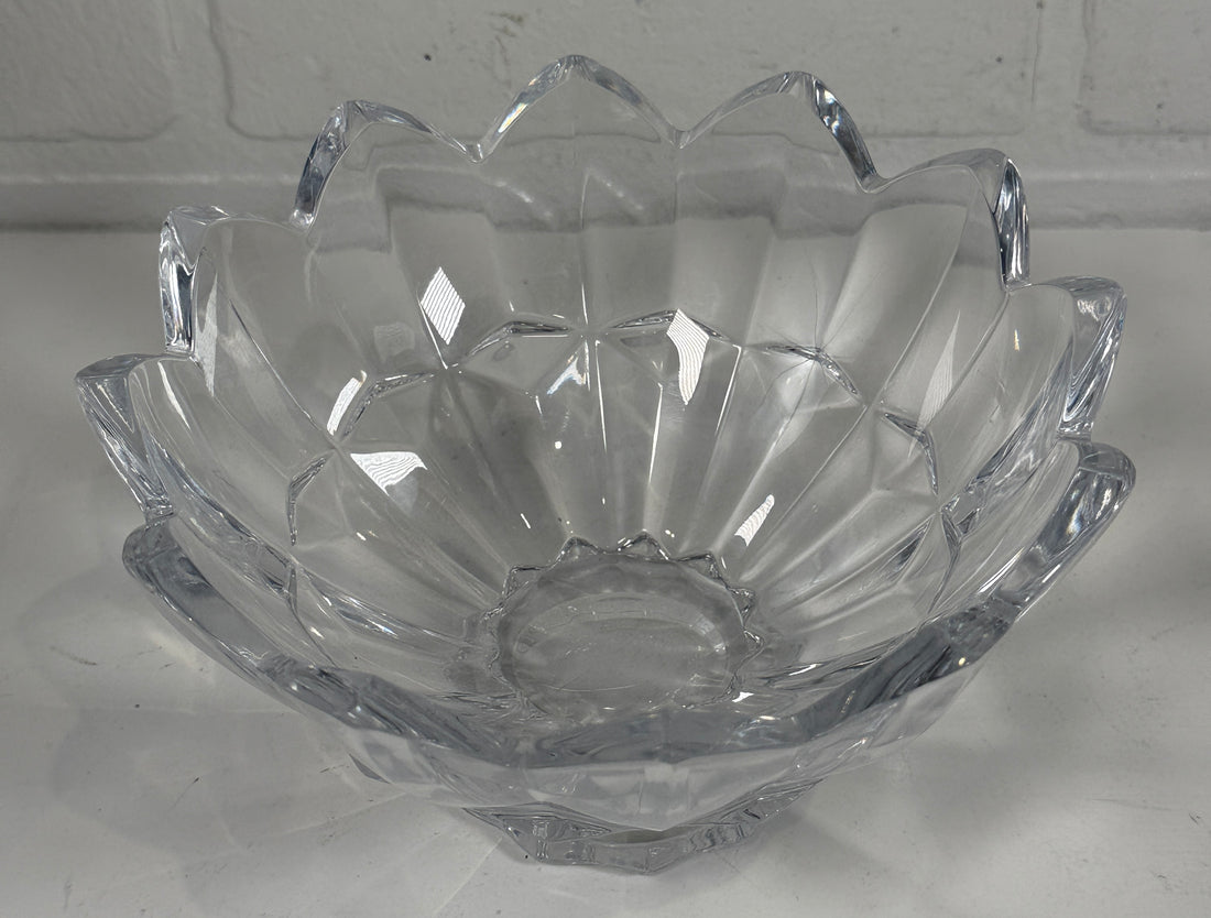 Vintage Cut Crystal Bowl – Petal Rim & Faceted Design