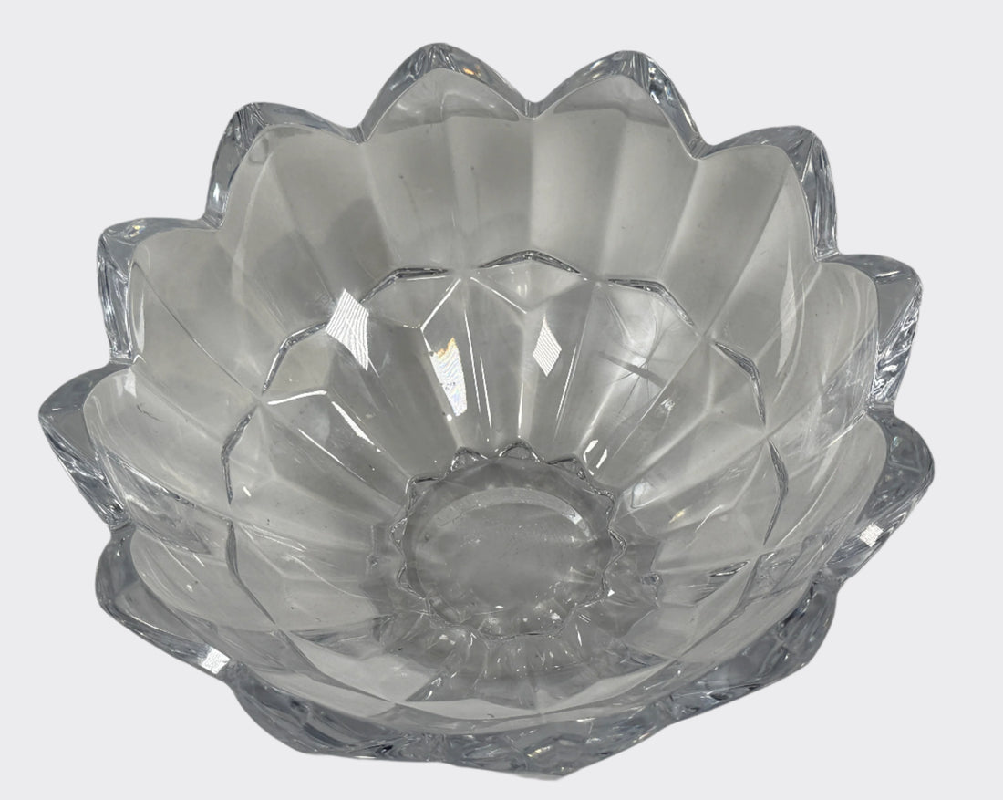 Vintage Cut Crystal Bowl – Petal Rim & Faceted Design